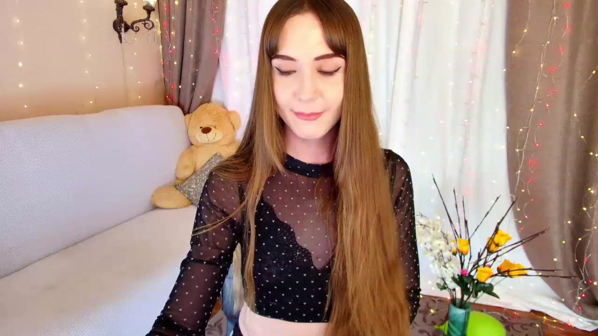 Gallery image thumbnail from Innocent_Soul's myfreecams stream on, 12/23/2022, 20:05 image 16 of 20