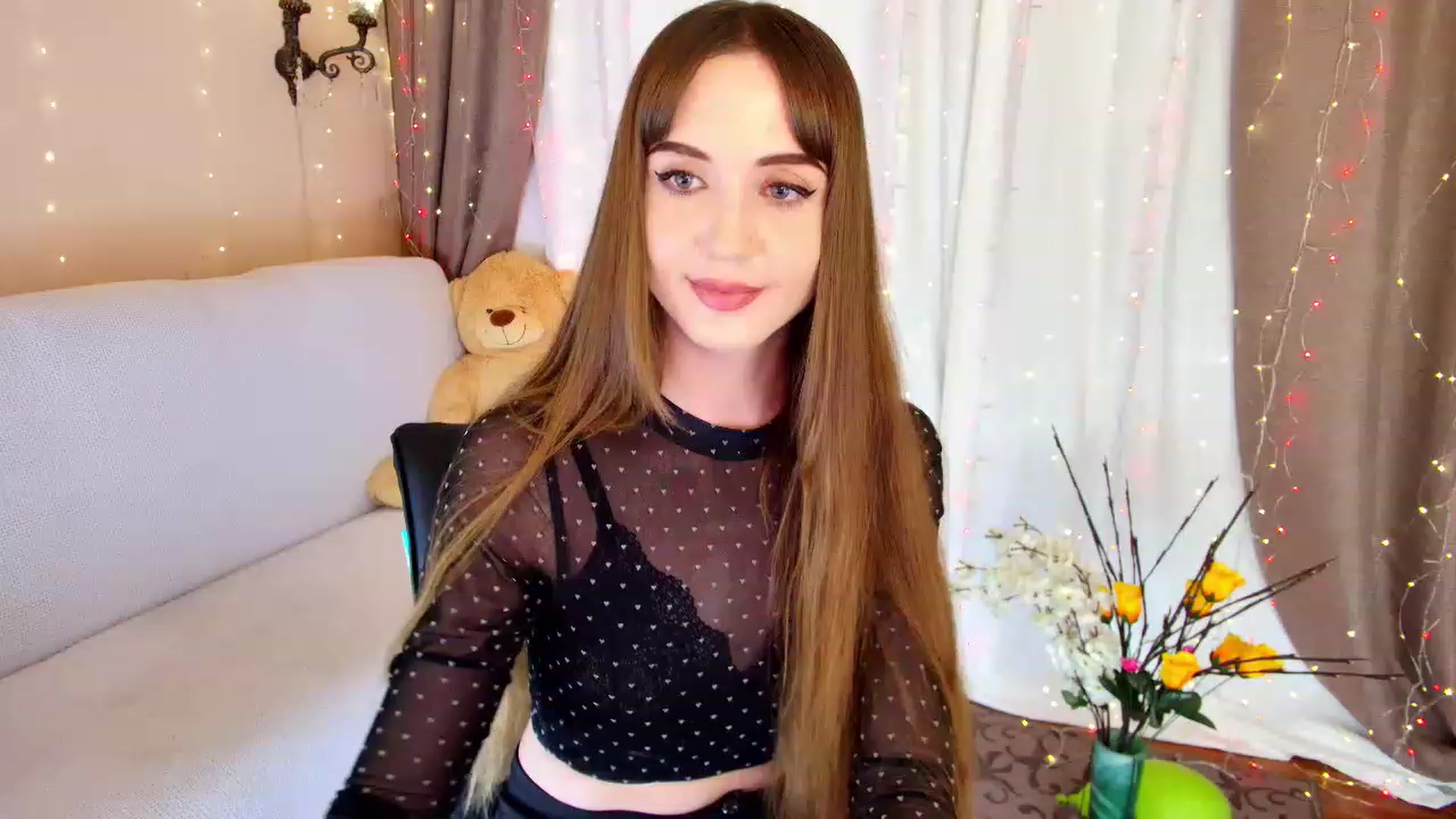 Gallery image thumbnail from Innocent_Soul's myfreecams stream on, 12/23/2022, 20:05 image 14 of 20