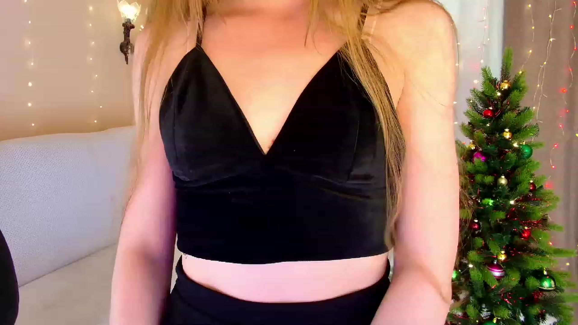 Gallery image thumbnail from Innocent_Soul's myfreecams stream on, 12/27/2022, 17:06 image 16 of 20