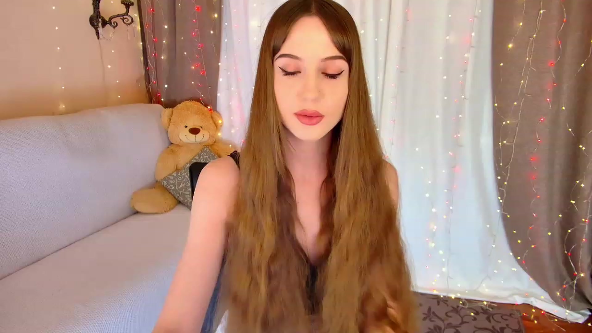 Gallery image thumbnail from Innocent_Soul's myfreecams stream on, 01/16/2023, 15:40 image 1 of 20