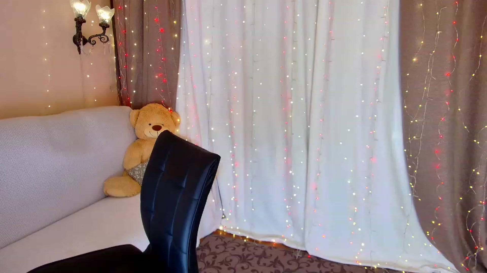 Gallery image thumbnail from Innocent_Soul's myfreecams stream on, 01/27/2023, 18:52 image 6 of 20