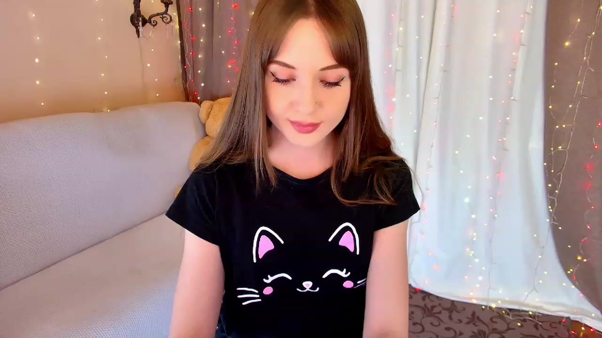 Gallery image thumbnail from Innocent_Soul's myfreecams stream on, 02/06/2023, 16:33 image 8 of 20