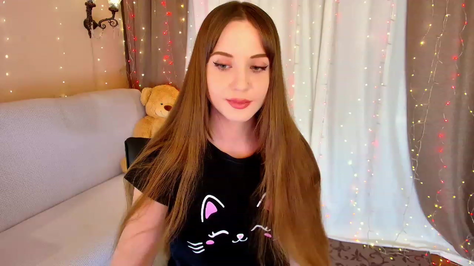 Gallery image thumbnail from Innocent_Soul's myfreecams stream on, 02/06/2023, 20:45 image 4 of 20