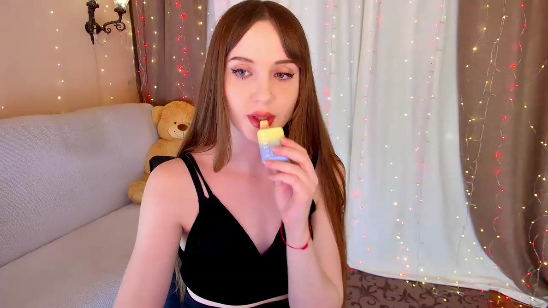 Gallery image thumbnail from Innocent_Soul's myfreecams stream on, 03/10/2023, 20:03 image 8 of 20