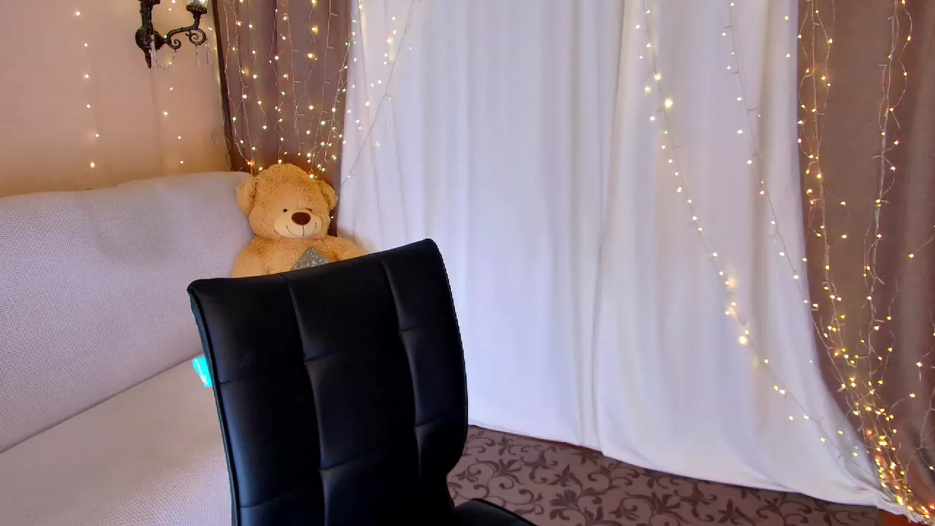 Gallery image thumbnail from Innocent_Soul's myfreecams stream on, 03/14/2023, 18:51 image 6 of 20