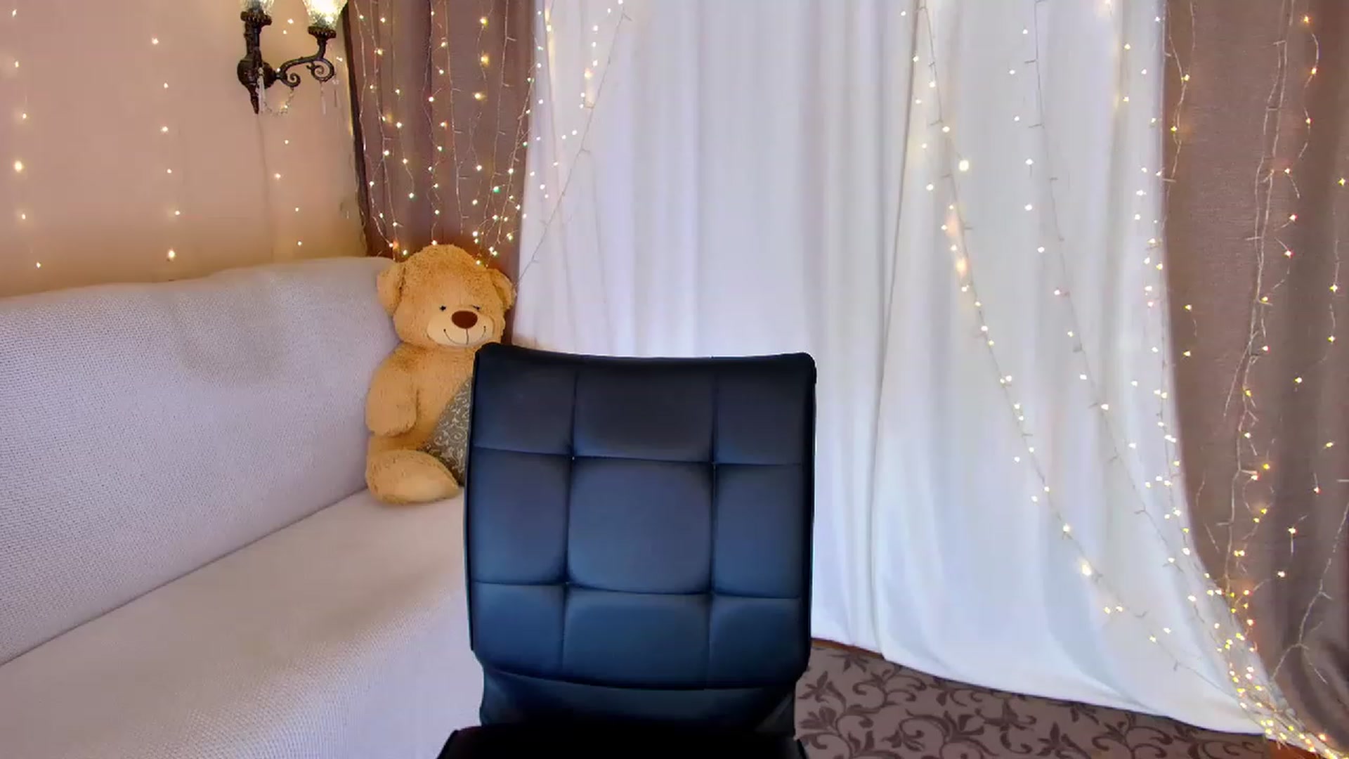 Gallery image thumbnail from Innocent_Soul's myfreecams stream on, 03/27/2023, 16:03 image 16 of 20