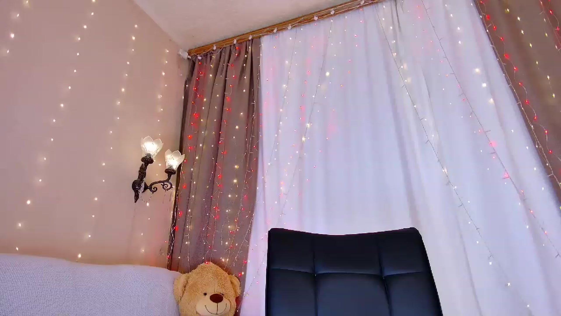 Gallery image thumbnail from Innocent_Soul's myfreecams stream on, 04/25/2023, 16:45 image 17 of 20