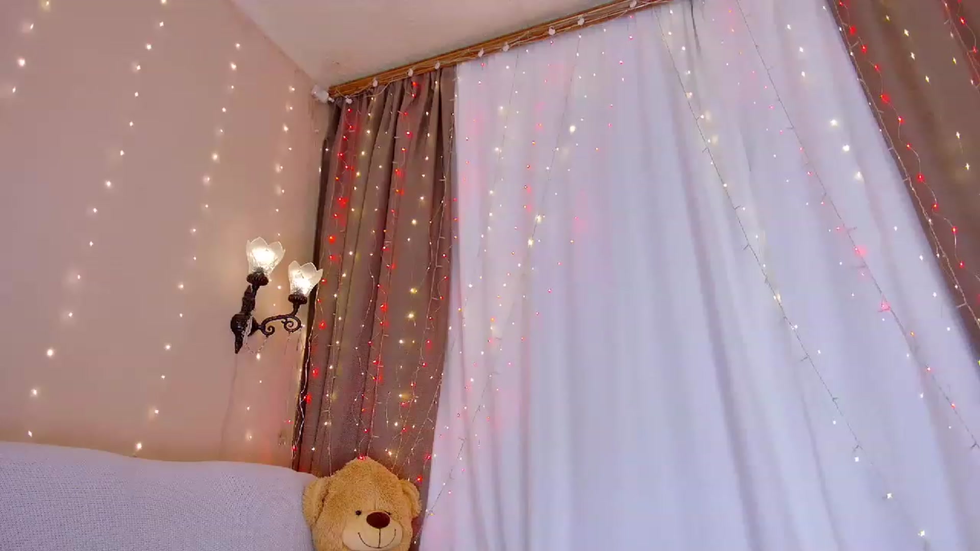 Gallery image thumbnail from Innocent_Soul's myfreecams stream on, 04/25/2023, 16:45 image 13 of 20