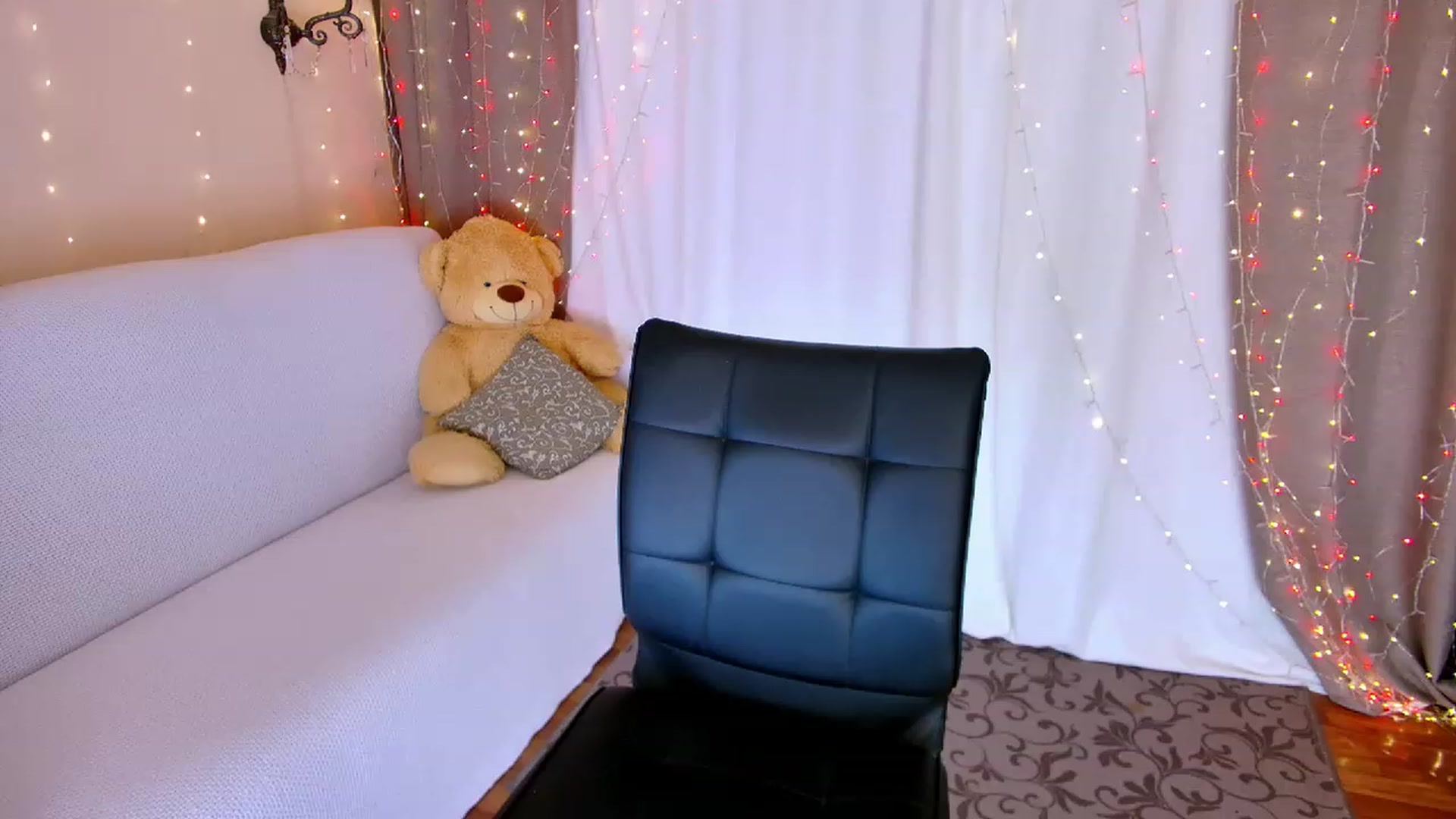 Gallery image thumbnail from Innocent_Soul's myfreecams stream on, 04/25/2023, 17:26 image 10 of 20