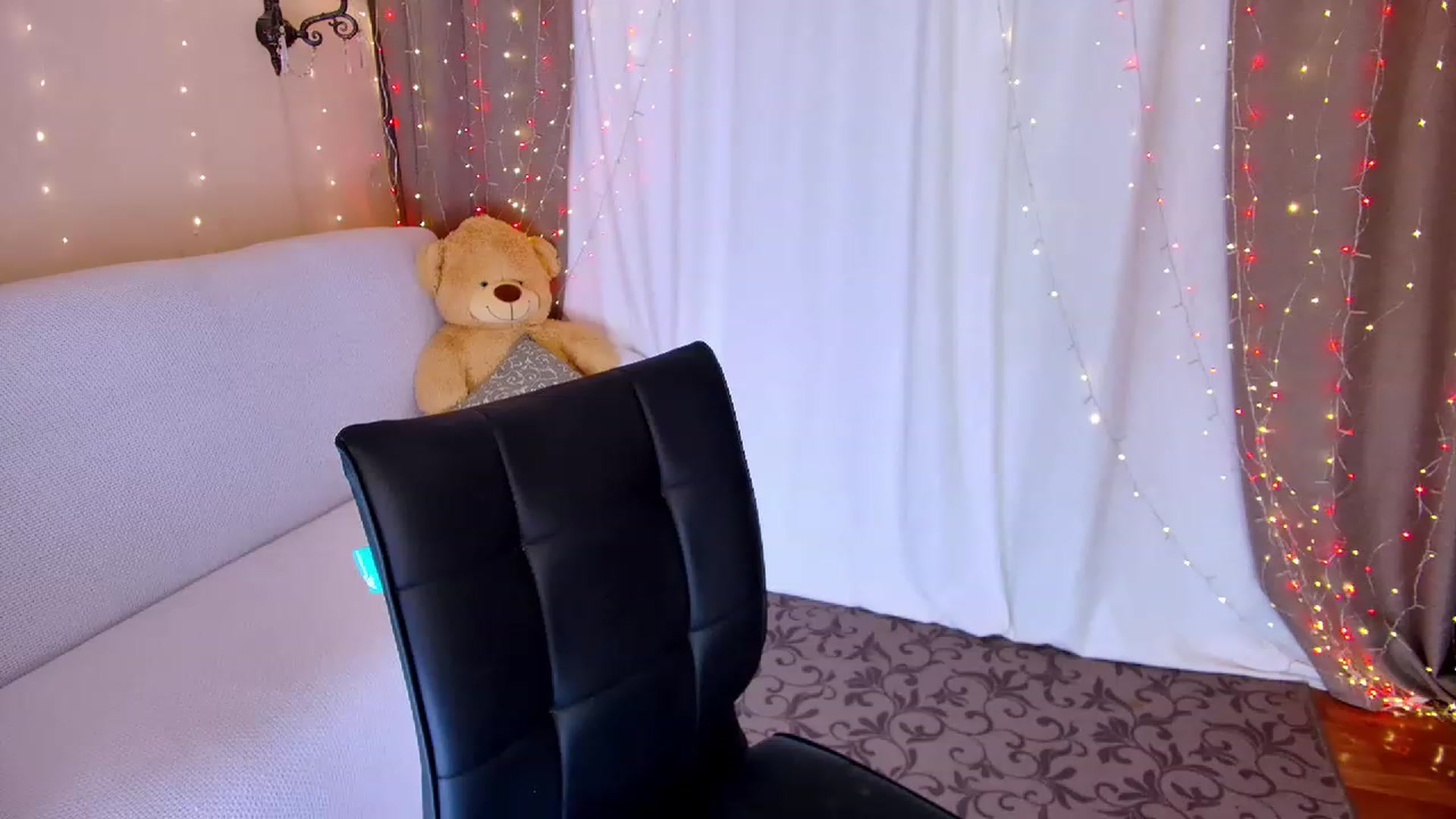Gallery image thumbnail from Innocent_Soul's myfreecams stream on, 04/25/2023, 20:52 image 10 of 20