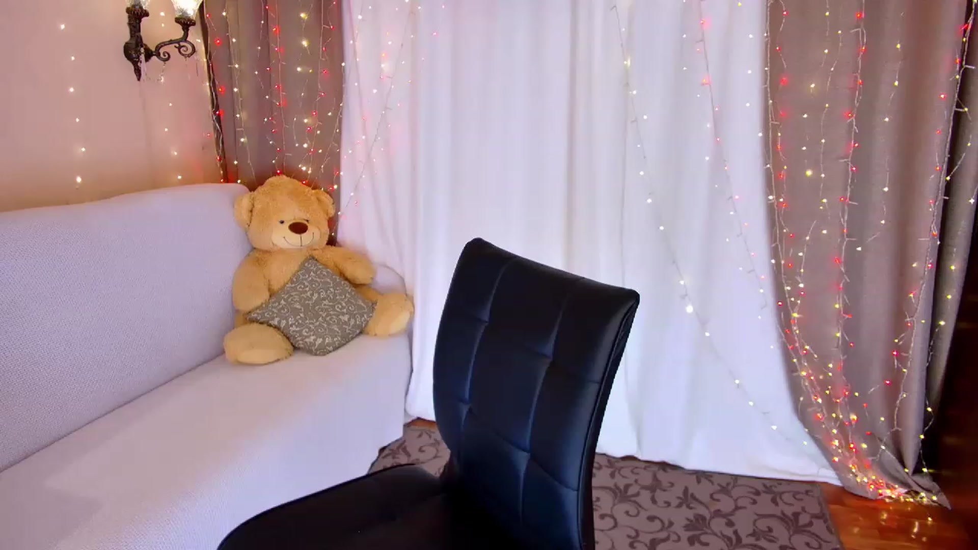 Gallery image thumbnail from Innocent_Soul's myfreecams stream on, 04/25/2023, 22:26 image 7 of 20