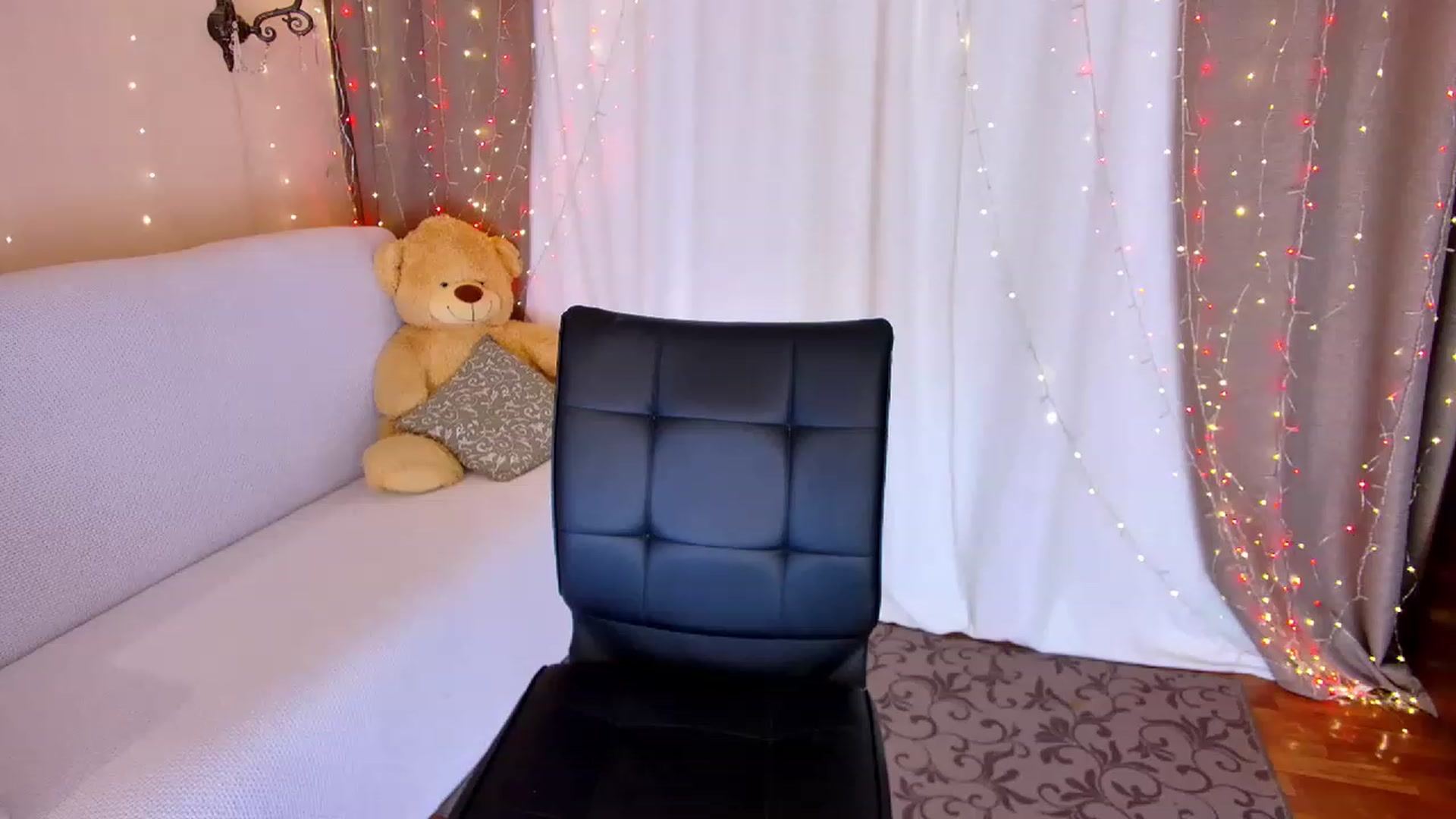Gallery image thumbnail from Innocent_Soul's myfreecams stream on, 04/25/2023, 22:26 image 15 of 20