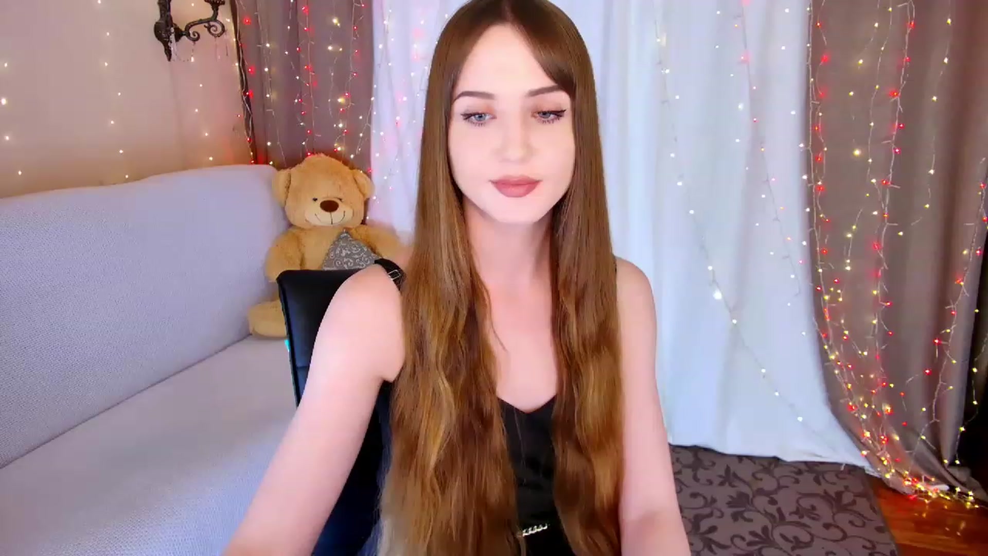 Gallery image thumbnail from Innocent_Soul's myfreecams stream on, 05/13/2023, 19:37 image 4 of 20