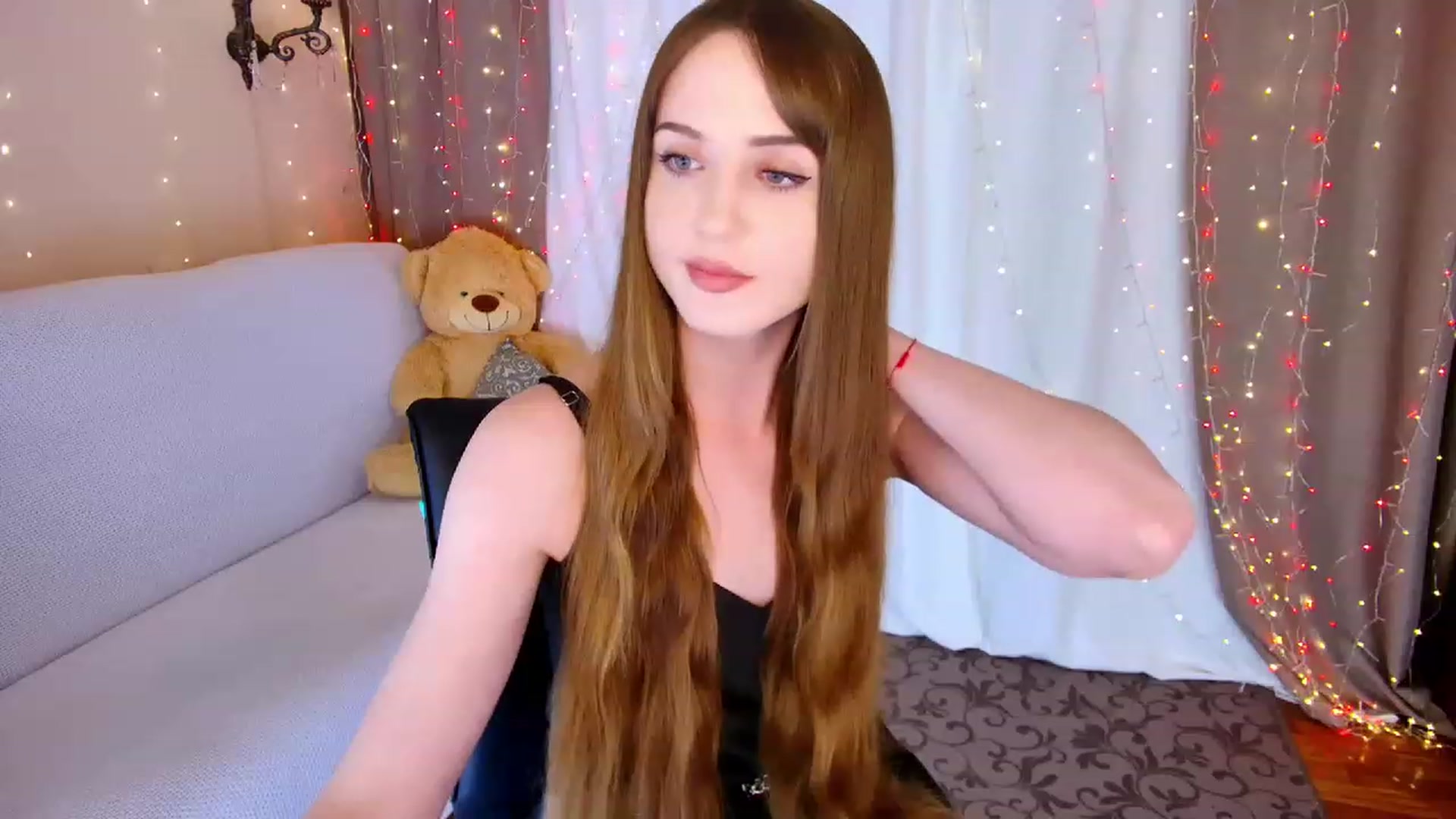 Gallery image thumbnail from Innocent_Soul's myfreecams stream on, 05/13/2023, 19:37 image 18 of 20