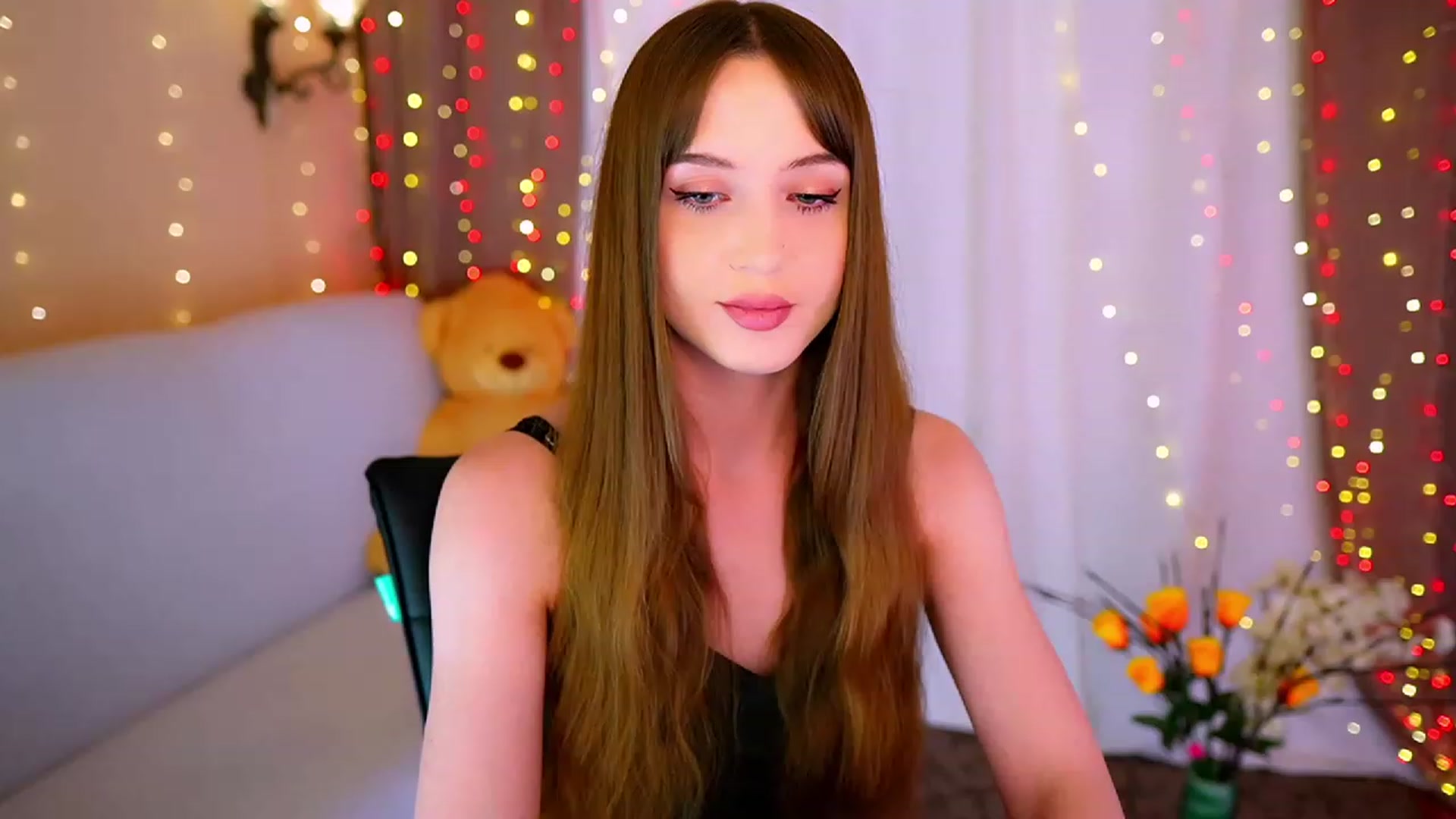 Gallery image thumbnail from Innocent_Soul's myfreecams stream on, 05/17/2023, 16:32 image 8 of 20