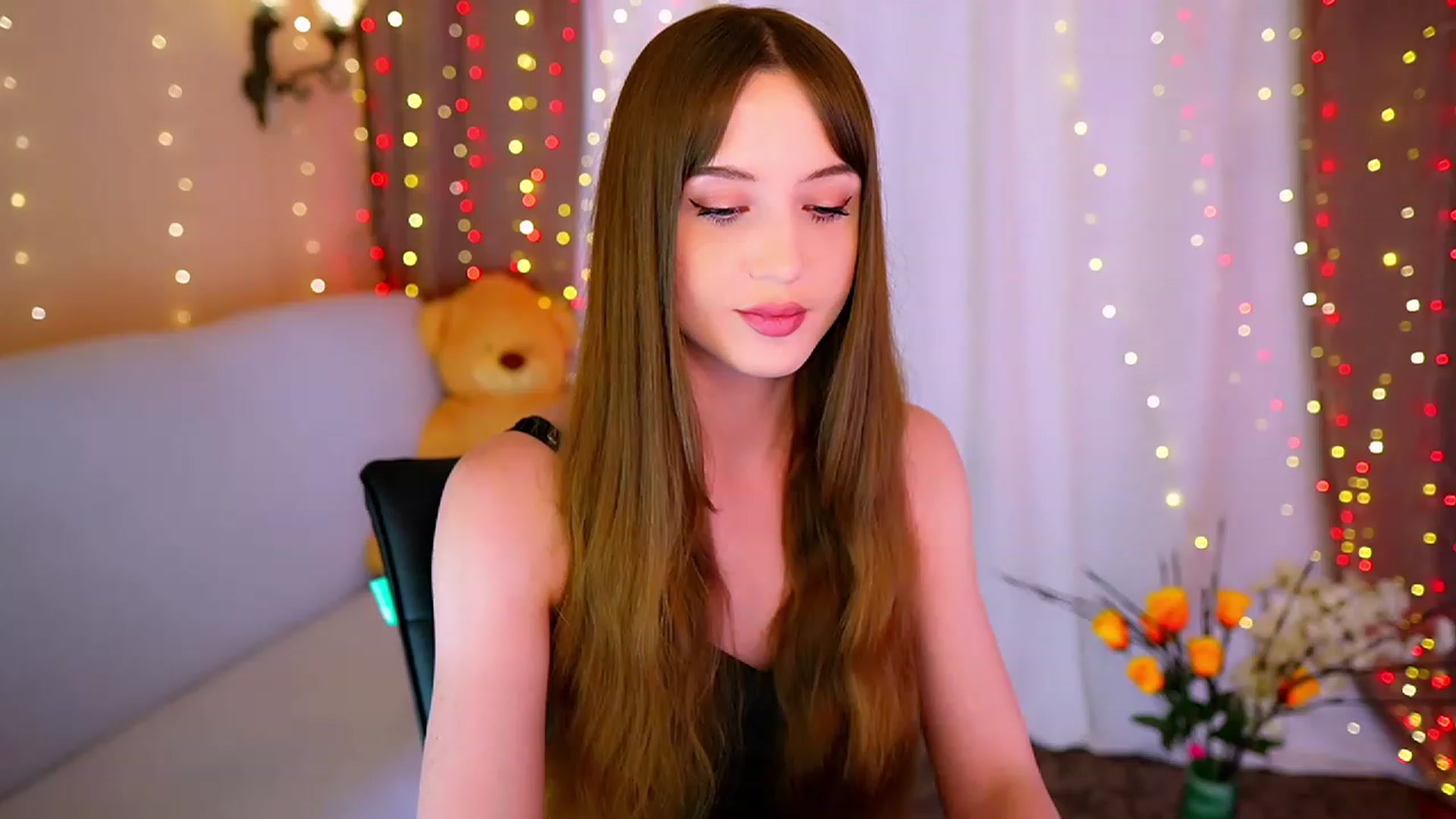Gallery image thumbnail from Innocent_Soul's myfreecams stream on, 05/17/2023, 16:32 image 7 of 20