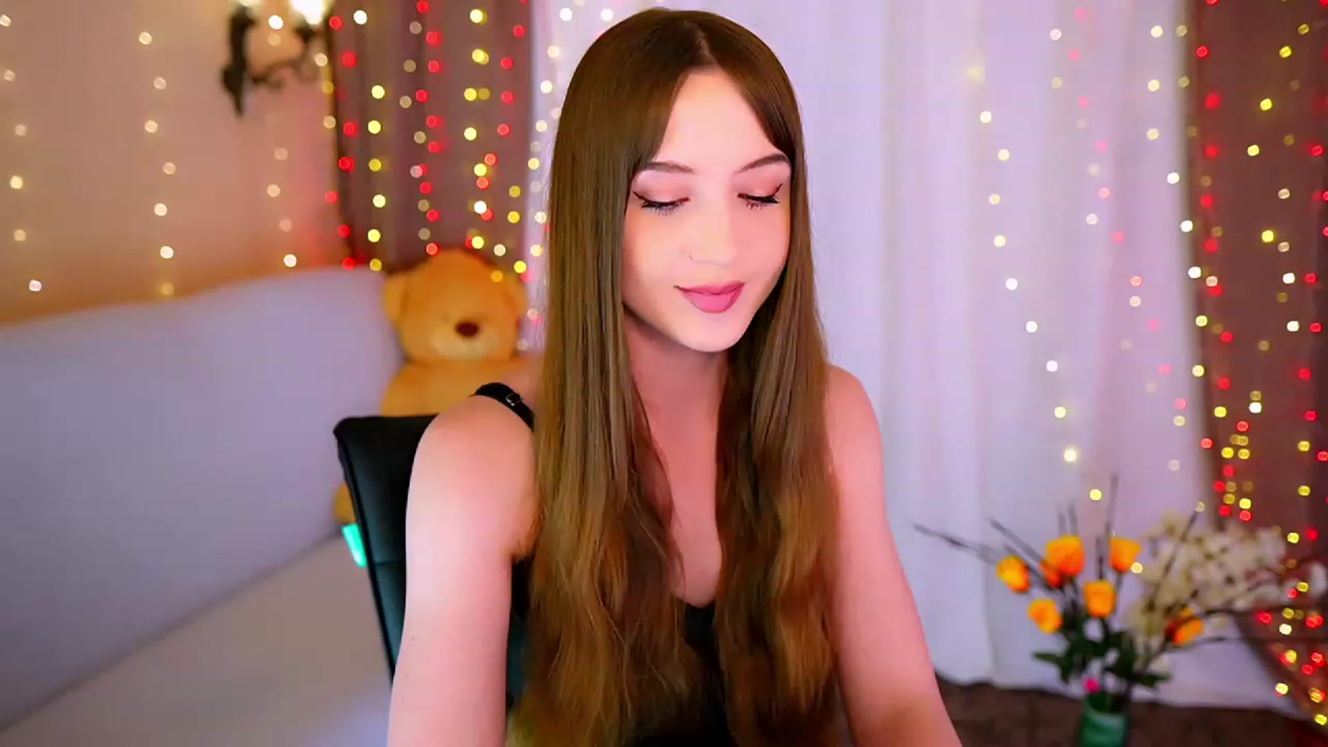 Gallery image thumbnail from Innocent_Soul's myfreecams stream on, 05/17/2023, 16:32 image 2 of 20