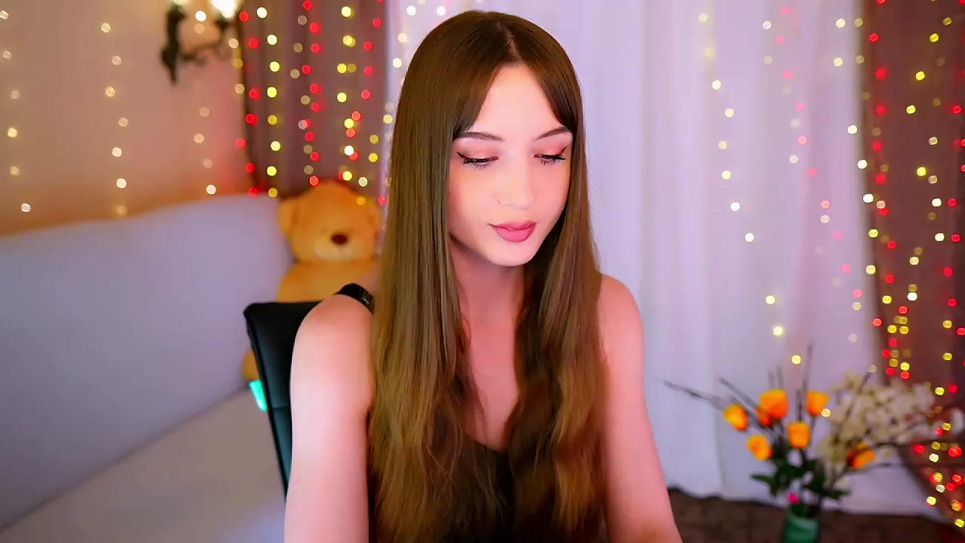 Gallery image thumbnail from Innocent_Soul's myfreecams stream on, 05/17/2023, 16:32 image 5 of 20