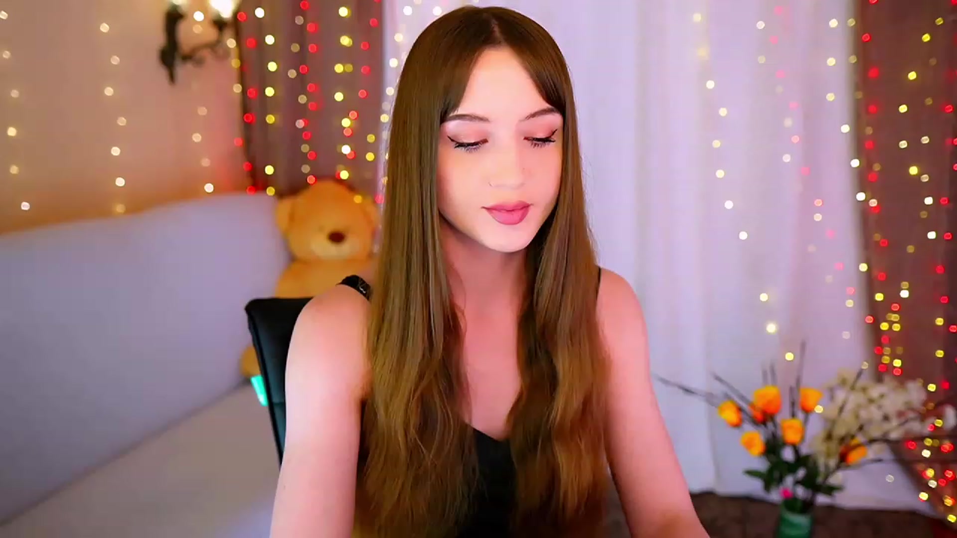 Gallery image thumbnail from Innocent_Soul's myfreecams stream on, 05/17/2023, 16:32 image 4 of 20