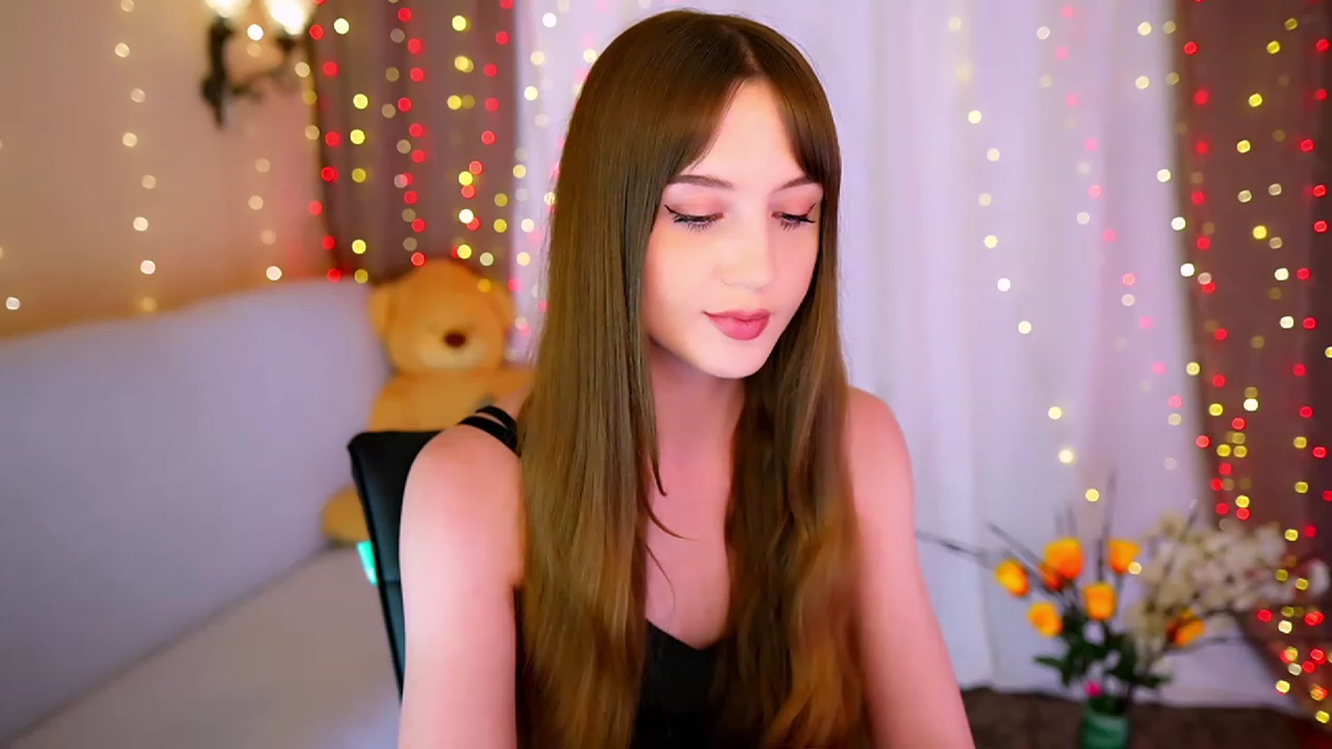 Gallery image thumbnail from Innocent_Soul's myfreecams stream on, 05/17/2023, 18:43 image 3 of 20