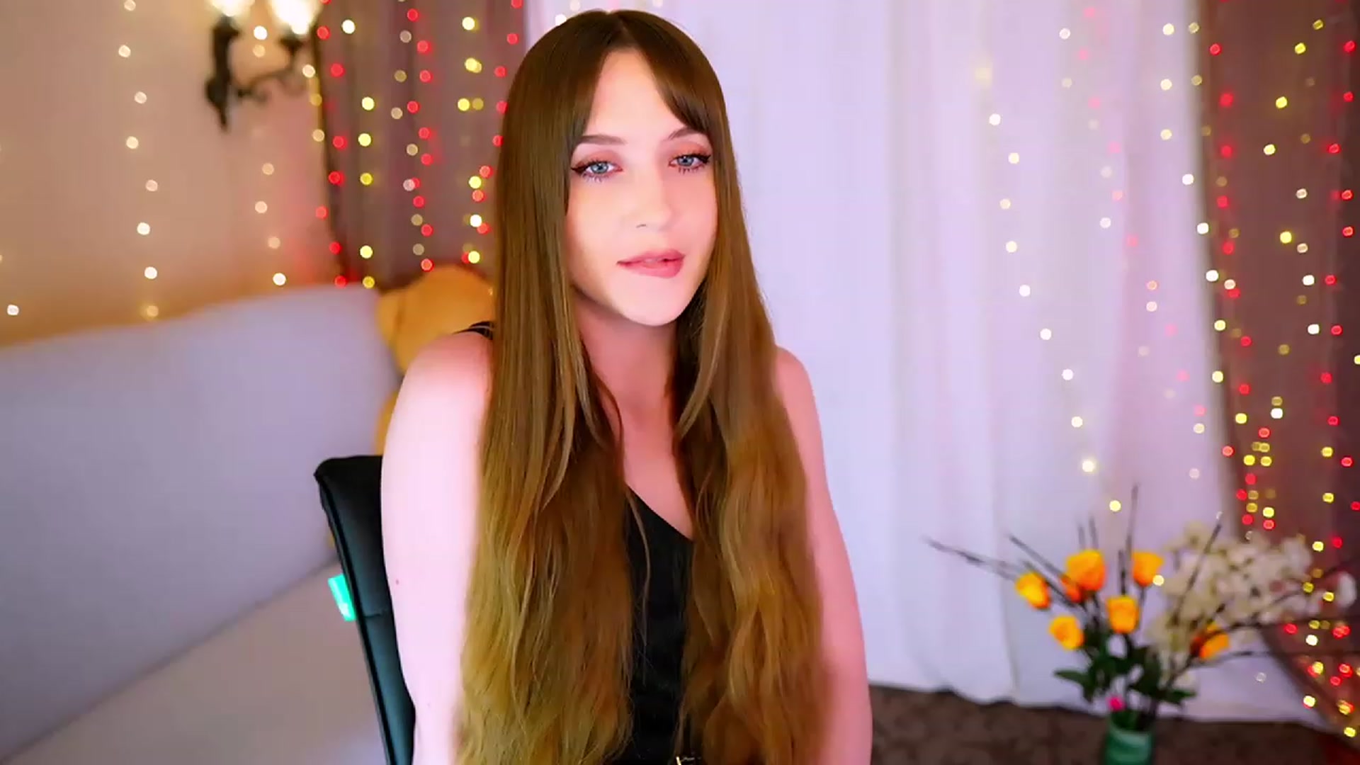 Gallery image thumbnail from Innocent_Soul's myfreecams stream on, 05/17/2023, 18:43 image 9 of 20