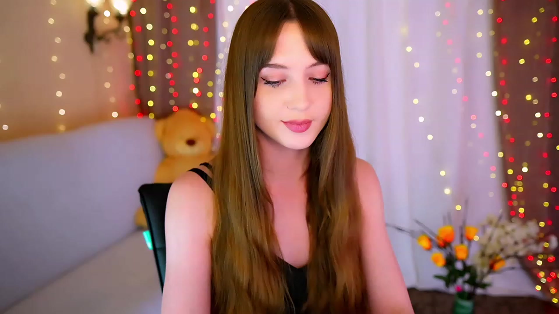 Gallery image thumbnail from Innocent_Soul's myfreecams stream on, 05/17/2023, 18:43 image 12 of 20