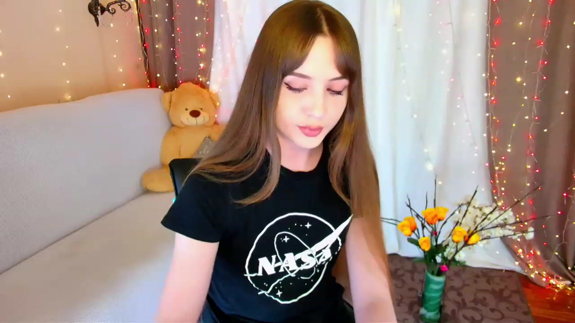 Gallery image thumbnail from Innocent_Soul's myfreecams stream on, 05/30/2023, 14:57 image 4 of 20