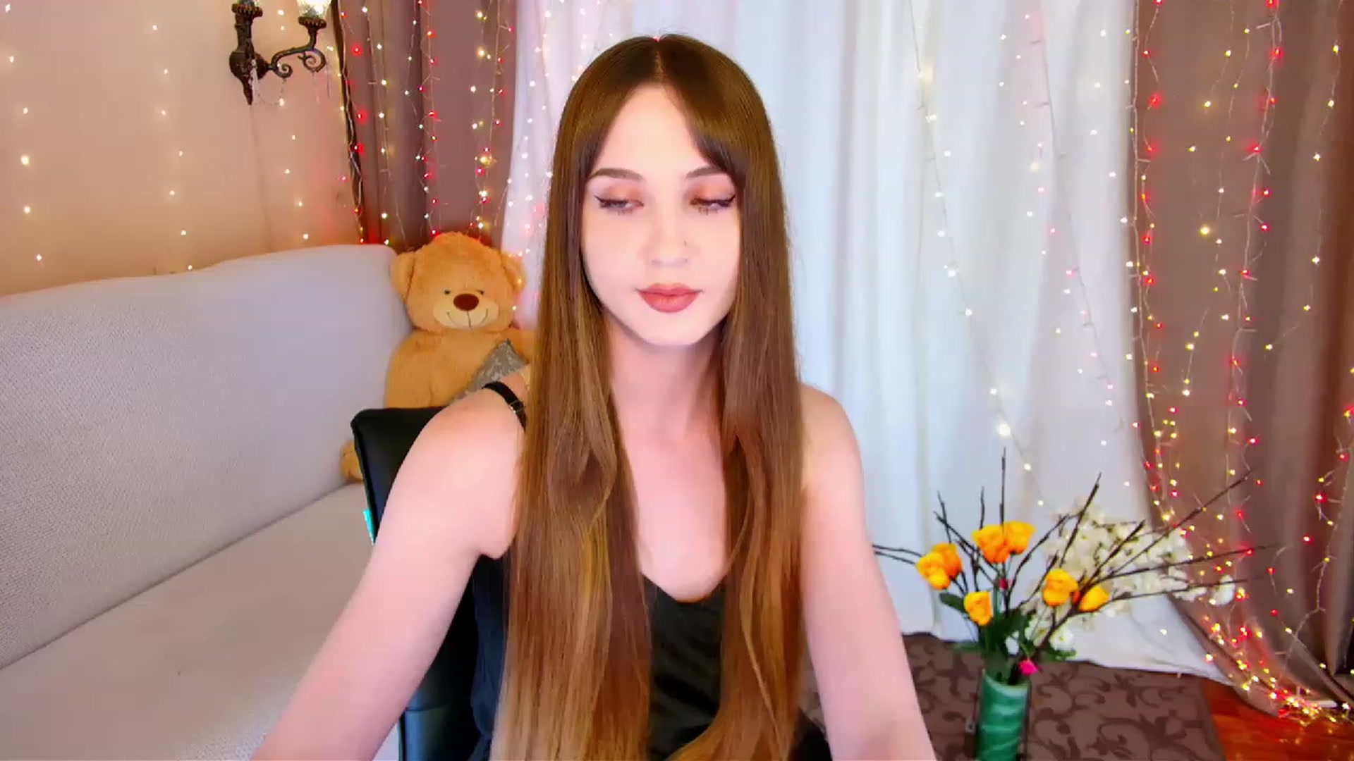 Gallery image thumbnail from Innocent_Soul's myfreecams stream on, 06/09/2023, 15:56 image 18 of 20