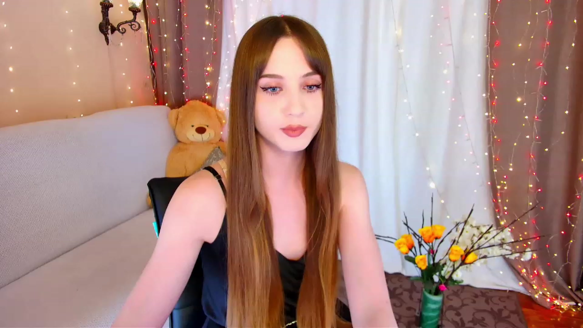 Gallery image thumbnail from Innocent_Soul's myfreecams stream on, 06/09/2023, 15:56 image 6 of 20