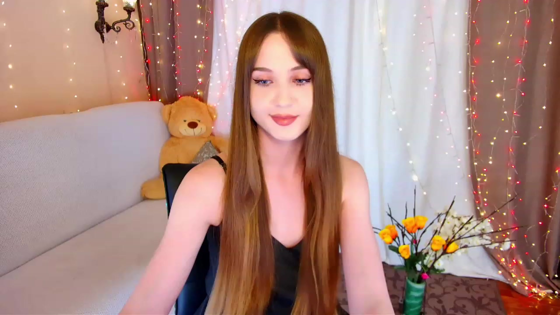 Gallery image thumbnail from Innocent_Soul's myfreecams stream on, 06/09/2023, 16:21 image 16 of 20