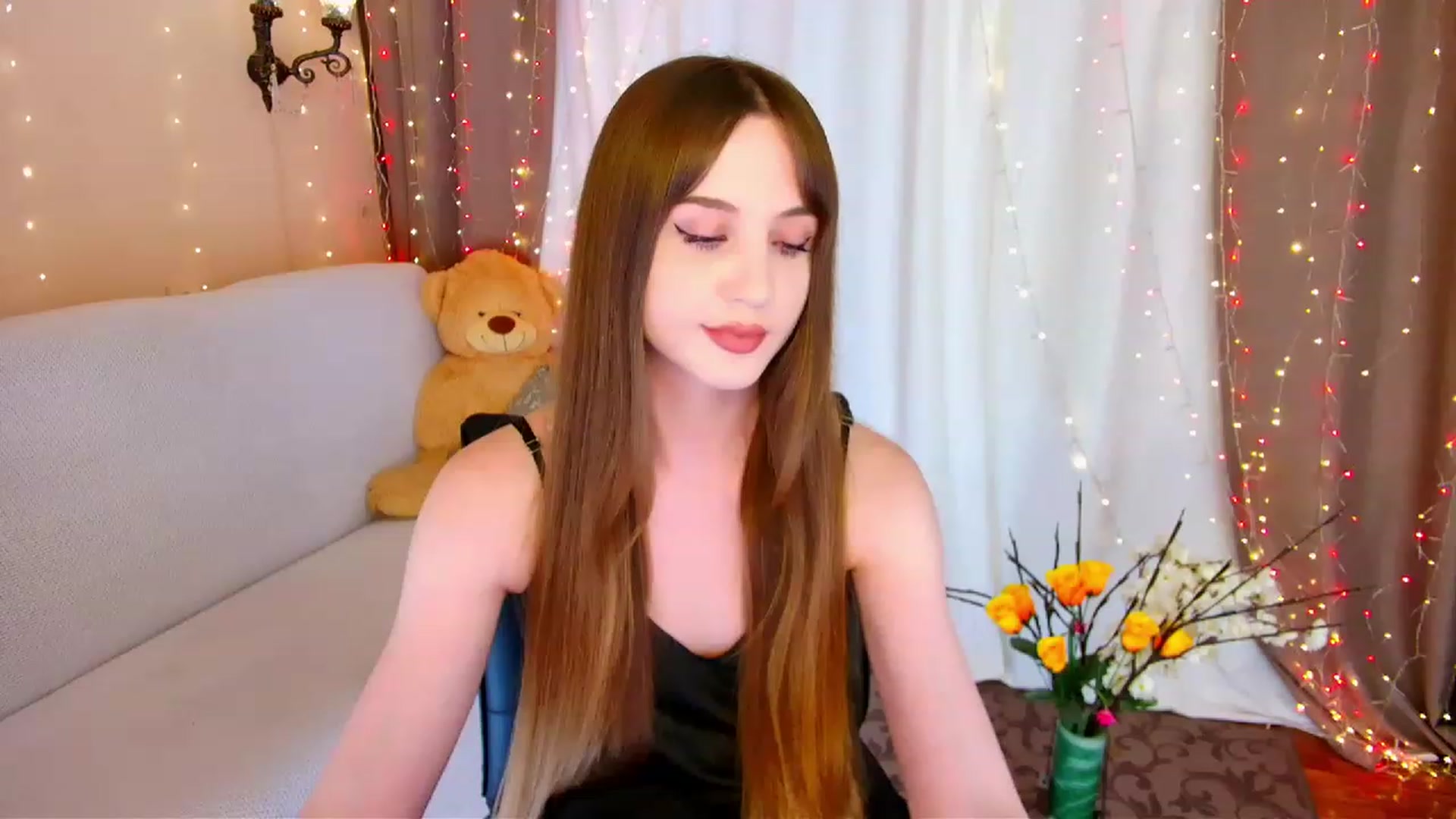 Gallery image thumbnail from Innocent_Soul's myfreecams stream on, 06/09/2023, 16:21 image 8 of 20