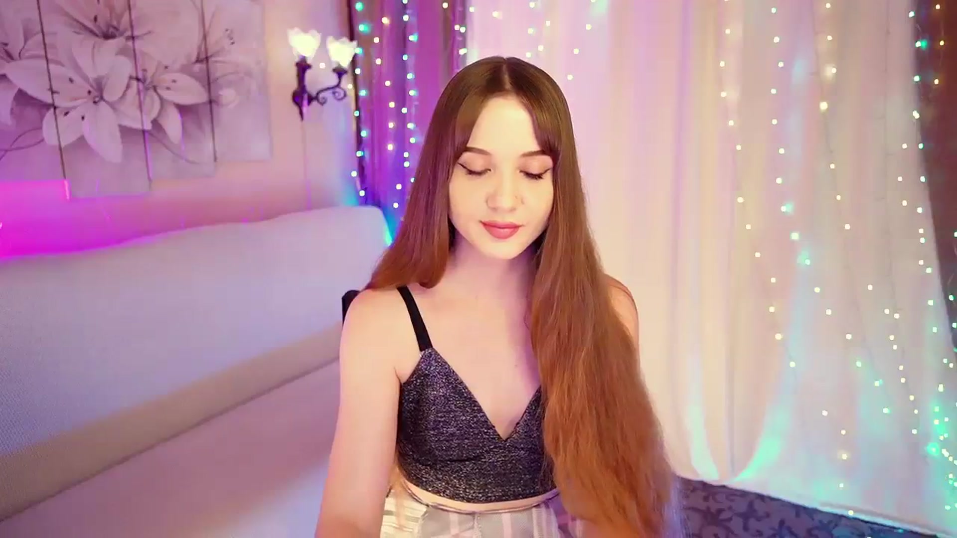 Gallery image thumbnail from Innocent_Soul's myfreecams stream on, 08/16/2023, 16:22 image 15 of 20