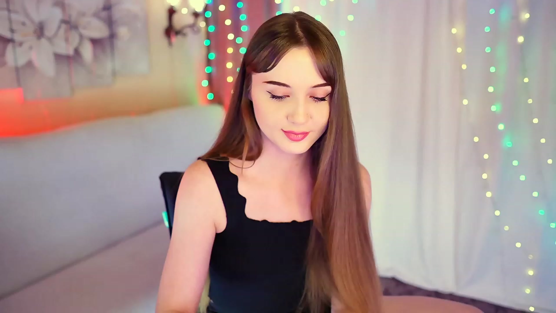 Gallery image thumbnail from Innocent_Soul's myfreecams stream on, 08/23/2023, 17:02 image 7 of 20