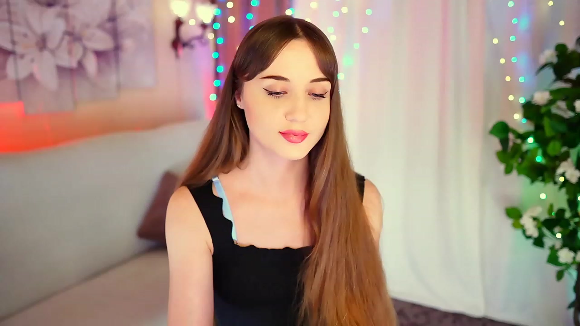 Gallery image thumbnail from Innocent_Soul's myfreecams stream on, 08/27/2023, 18:03 image 6 of 20