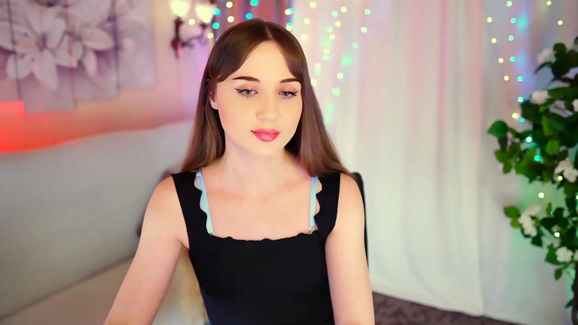 Gallery image thumbnail from Innocent_Soul's myfreecams stream on, 08/27/2023, 18:03 image 1 of 20