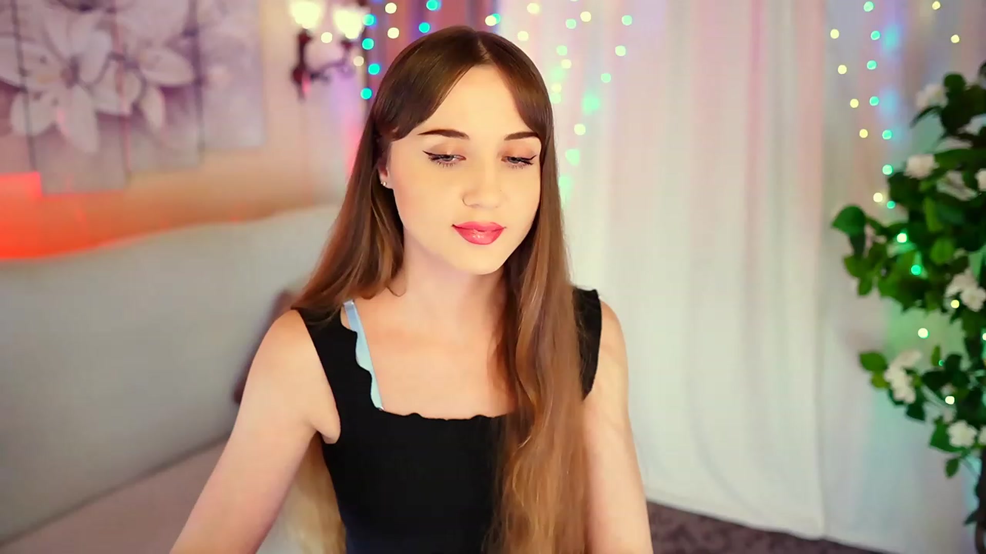 Gallery image thumbnail from Innocent_Soul's myfreecams stream on, 08/27/2023, 18:03 image 8 of 20