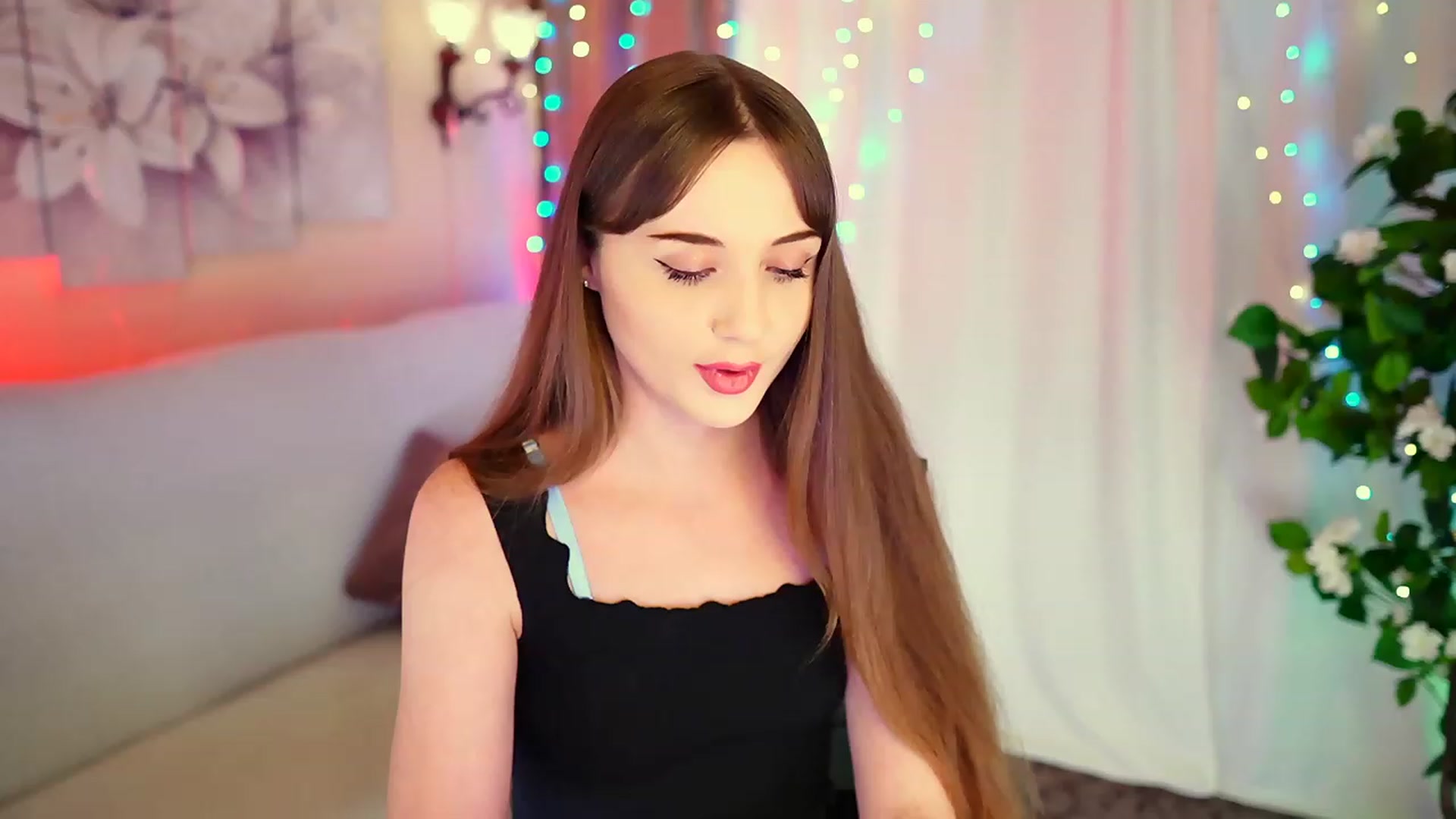 Gallery image thumbnail from Innocent_Soul's myfreecams stream on, 08/27/2023, 20:07 image 18 of 20