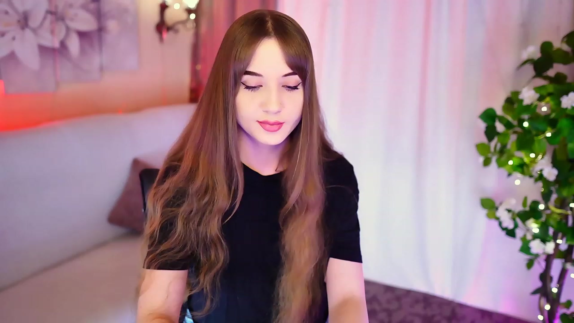 Gallery image thumbnail from Innocent_Soul's myfreecams stream on, 09/04/2023, 16:28 image 6 of 20