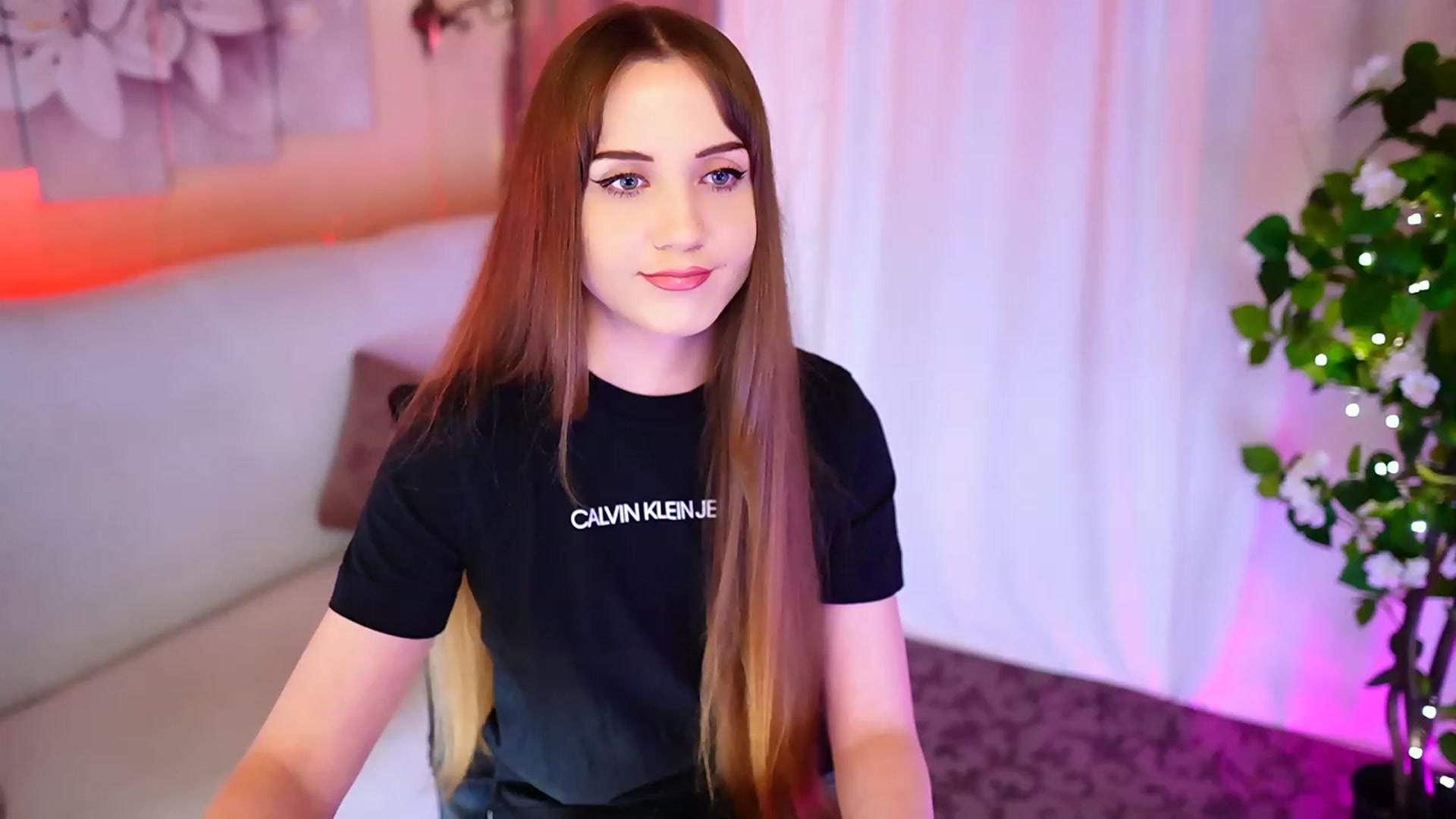 Gallery image thumbnail from Innocent_Soul's myfreecams stream on, 09/13/2023, 19:07 image 19 of 20