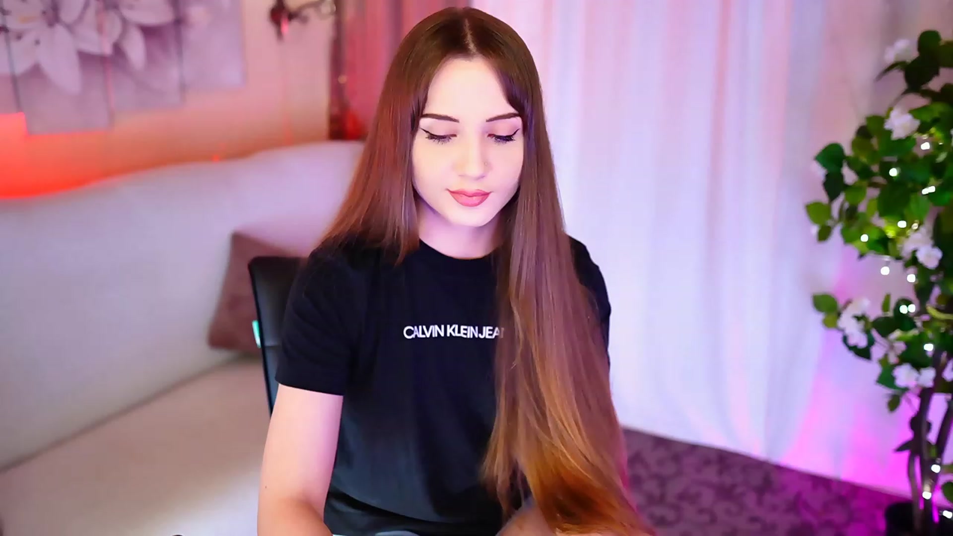 Gallery image thumbnail from Innocent_Soul's myfreecams stream on, 09/13/2023, 19:07 image 7 of 20