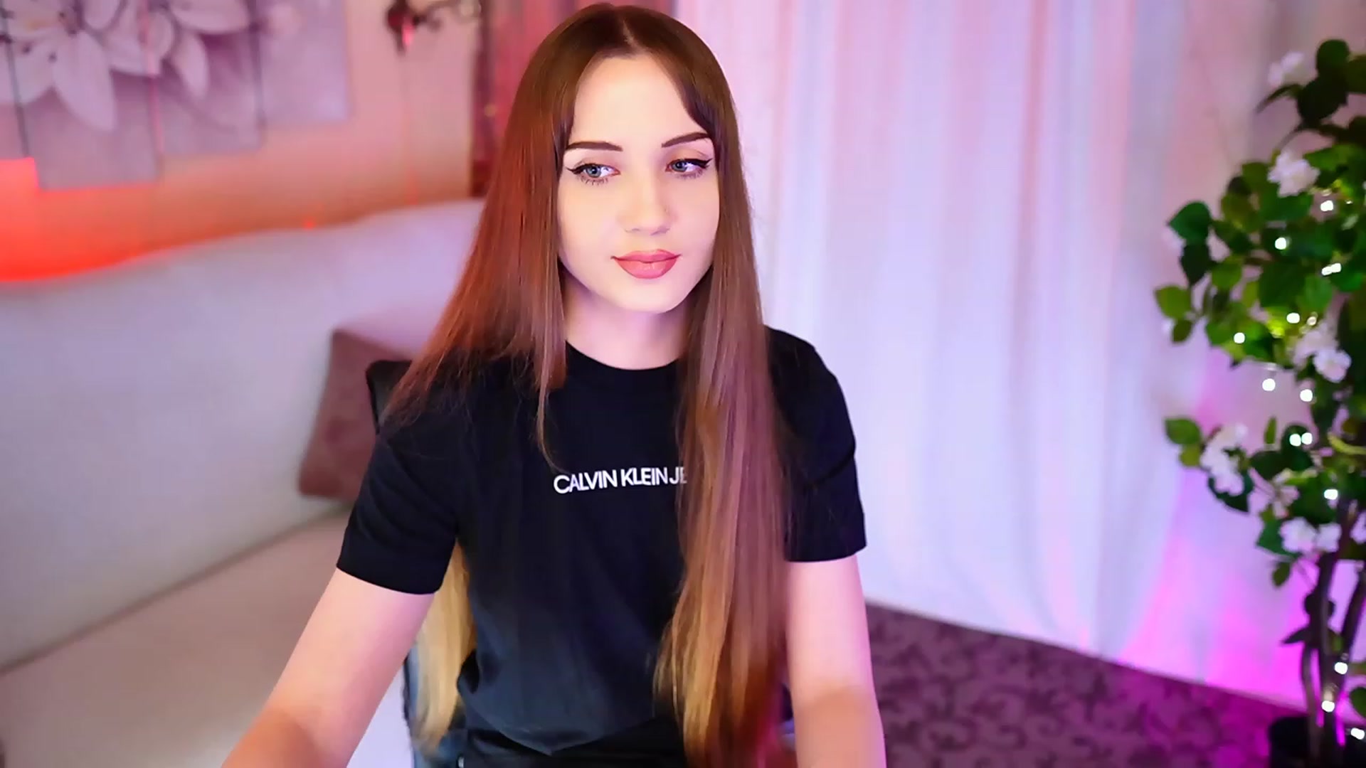 Gallery image thumbnail from Innocent_Soul's myfreecams stream on, 09/13/2023, 19:07 image 17 of 20