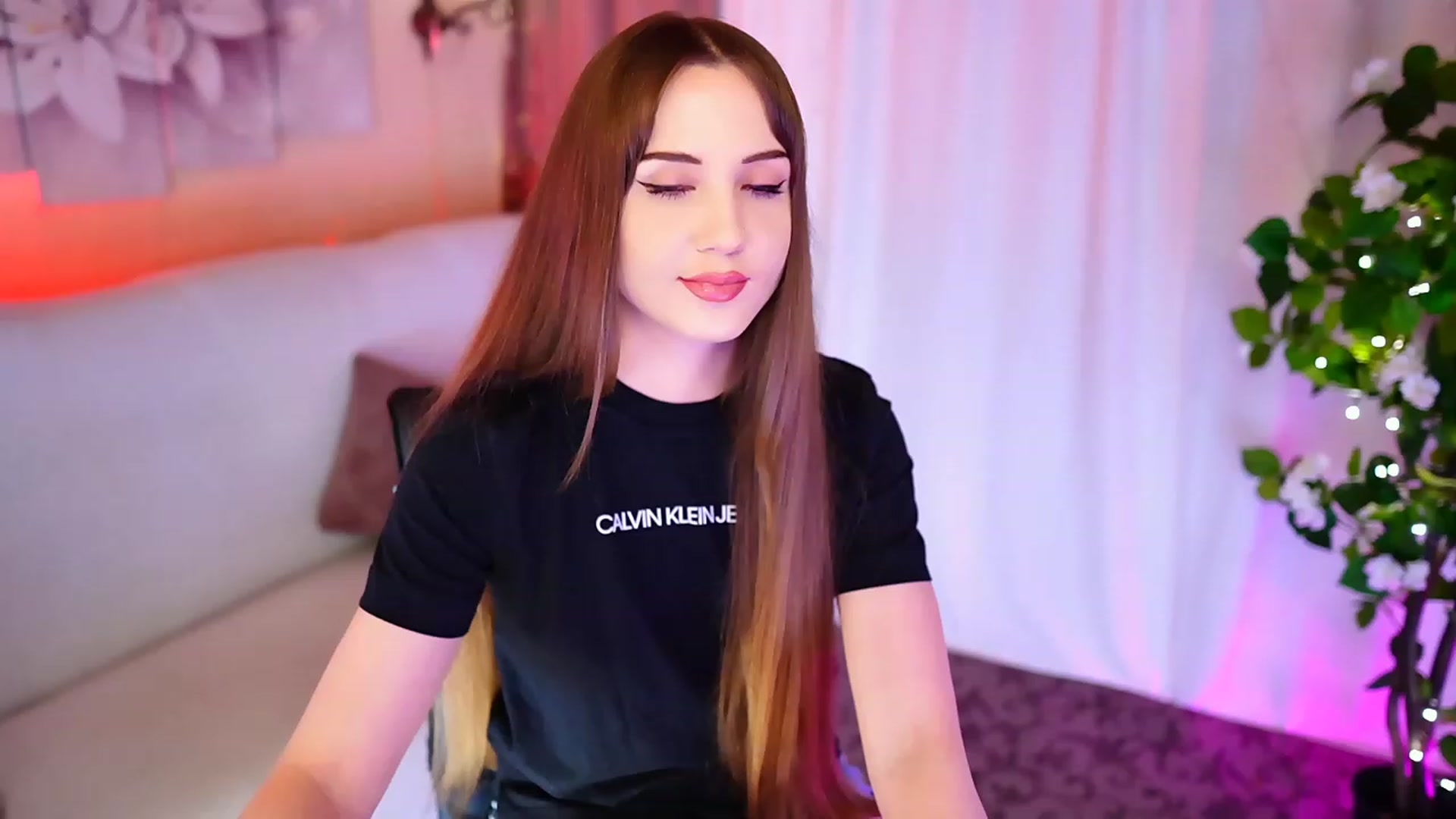 Gallery image thumbnail from Innocent_Soul's myfreecams stream on, 09/13/2023, 19:07 image 10 of 20