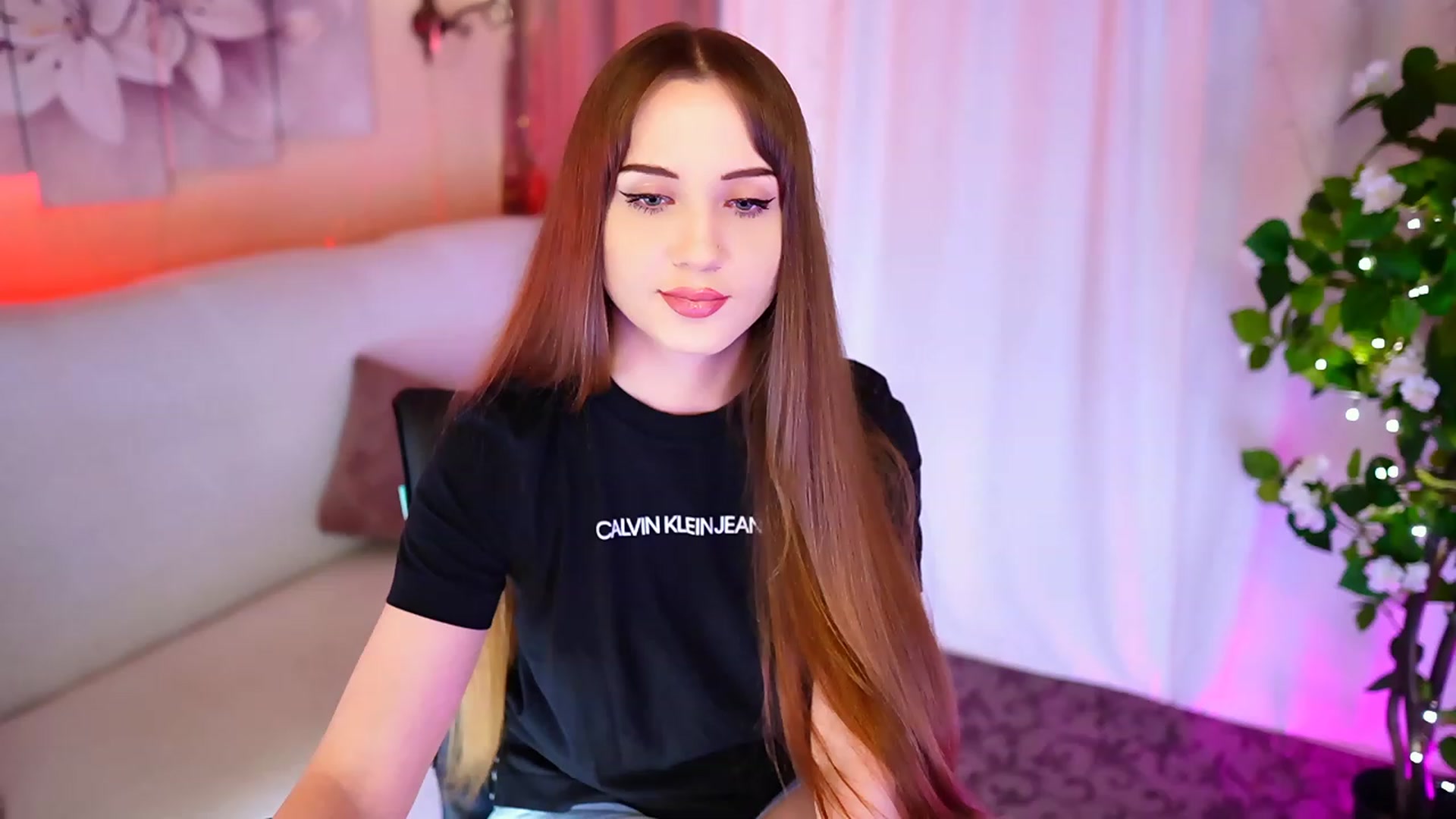 Gallery image thumbnail from Innocent_Soul's myfreecams stream on, 09/13/2023, 19:07 image 6 of 20