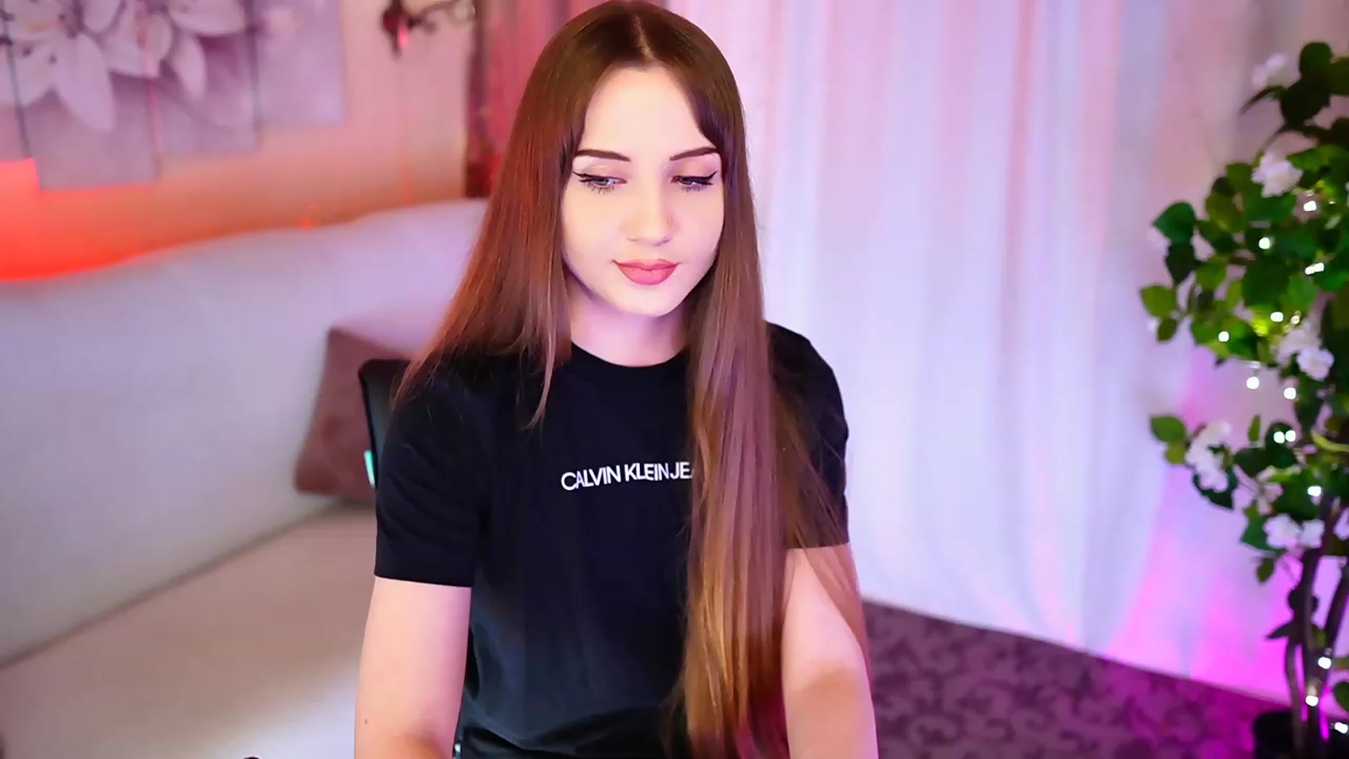 Gallery image thumbnail from Innocent_Soul's myfreecams stream on, 09/13/2023, 19:07 image 9 of 20