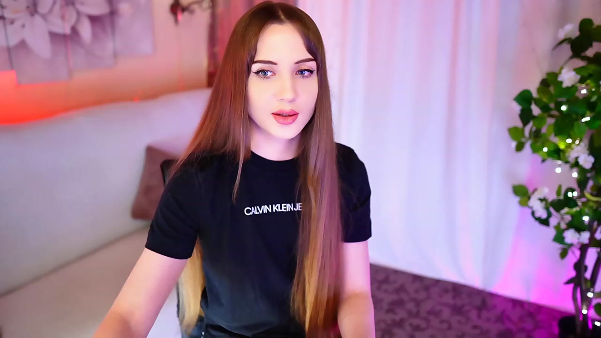 Gallery image thumbnail from Innocent_Soul's myfreecams stream on, 09/13/2023, 19:07 image 11 of 20