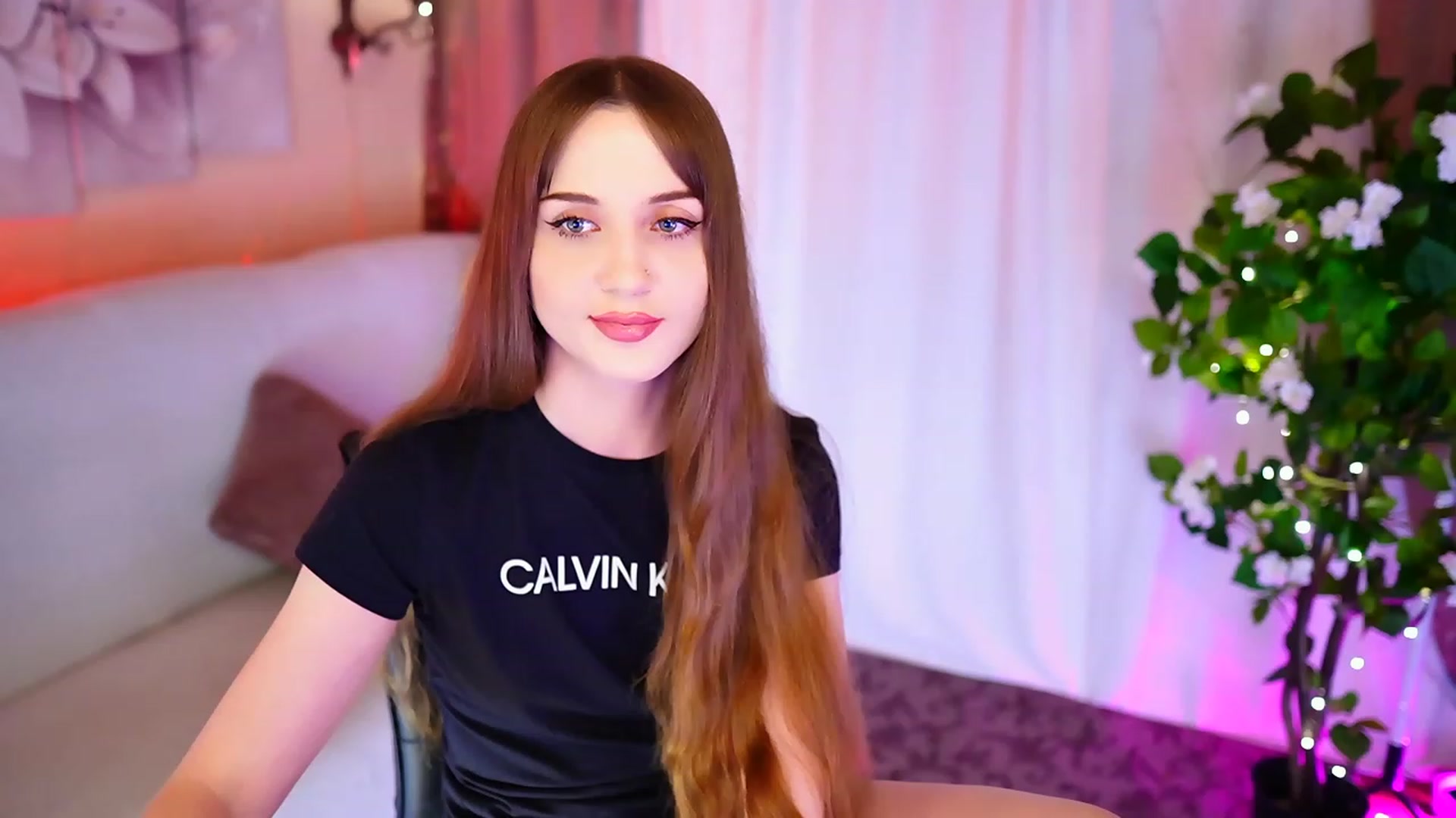 Gallery image thumbnail from Innocent_Soul's myfreecams stream on, 09/15/2023, 18:32 image 16 of 20