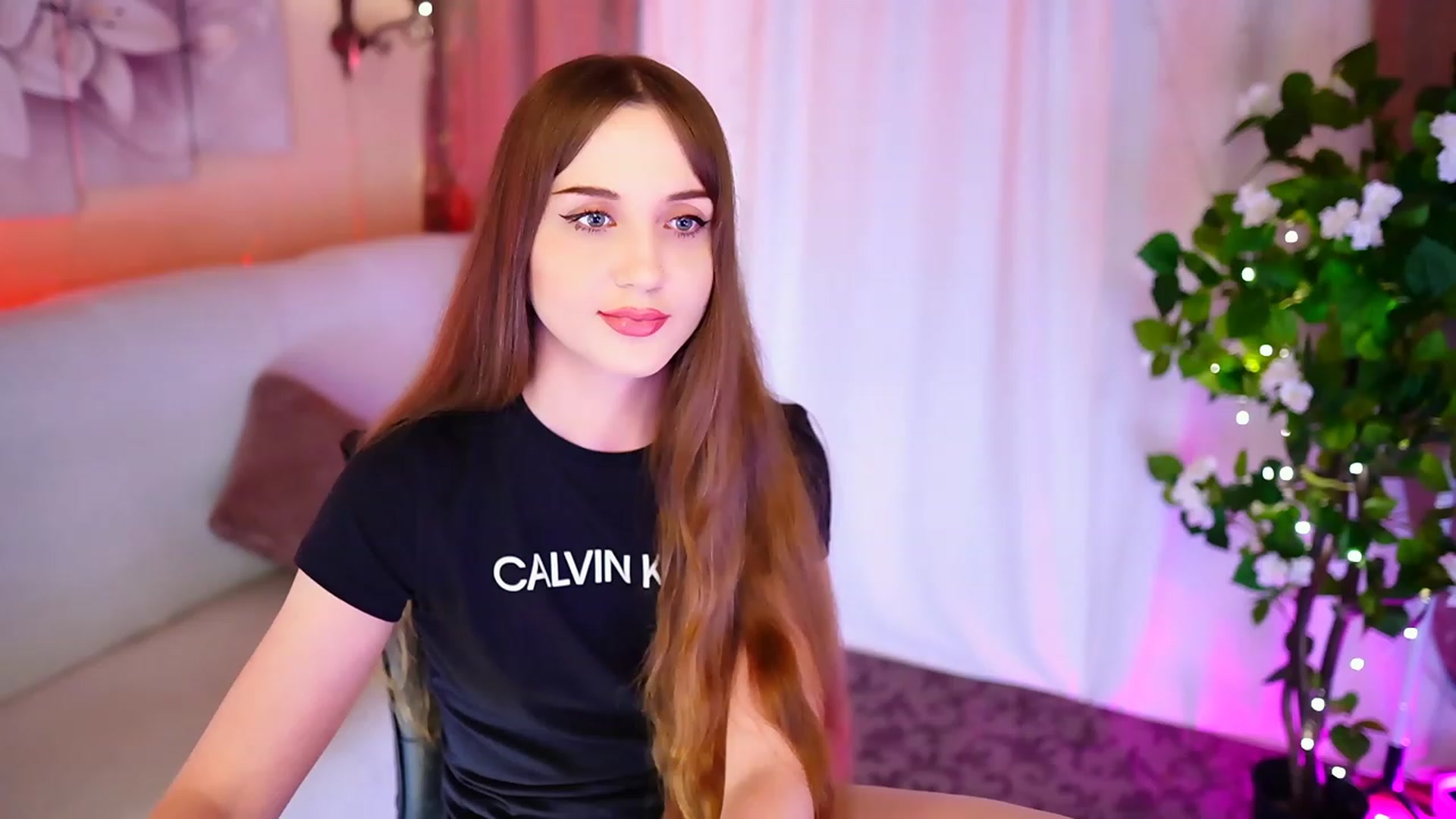 Gallery image thumbnail from Innocent_Soul's myfreecams stream on, 09/15/2023, 18:32 image 17 of 20