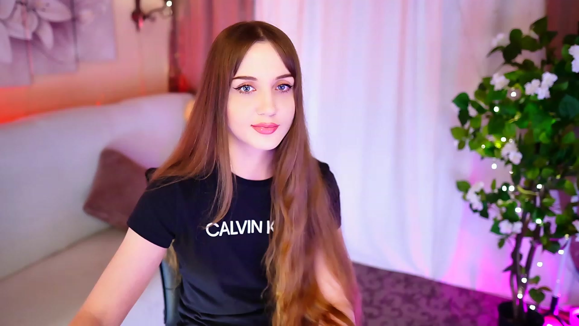 Gallery image thumbnail from Innocent_Soul's myfreecams stream on, 09/15/2023, 18:32 image 13 of 20