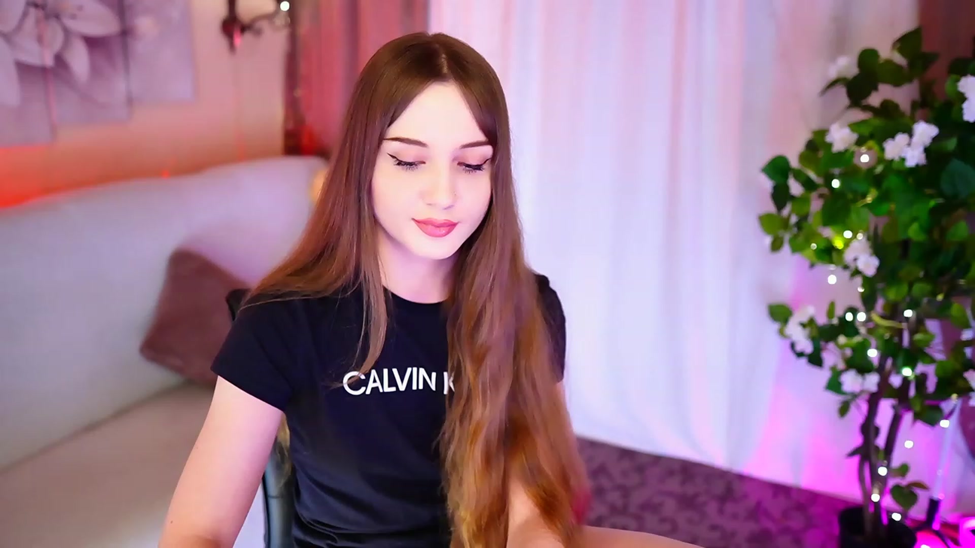 Gallery image thumbnail from Innocent_Soul's myfreecams stream on, 09/15/2023, 18:32 image 12 of 20