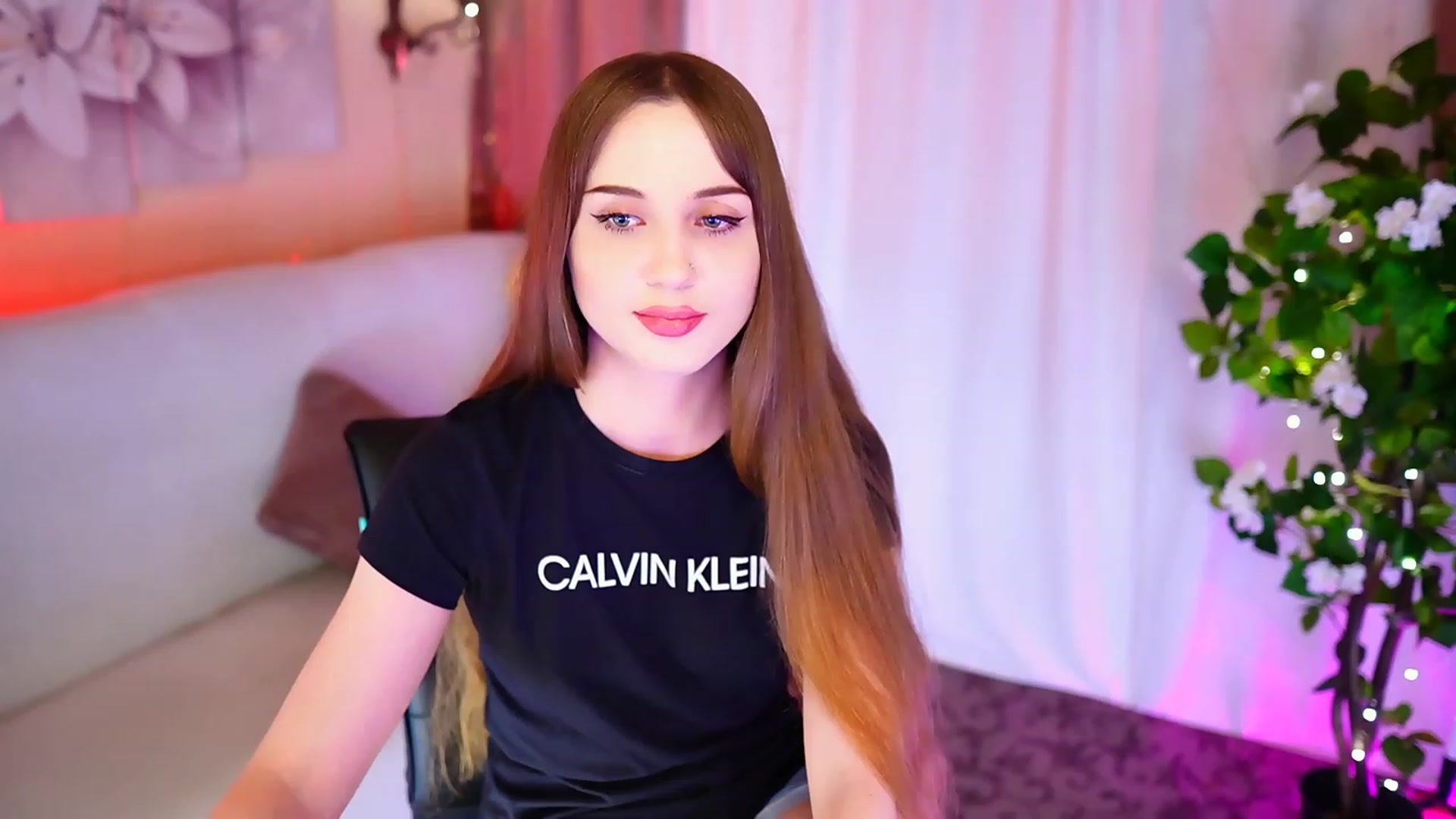 Gallery image thumbnail from Innocent_Soul's myfreecams stream on, 09/15/2023, 21:03 image 4 of 20